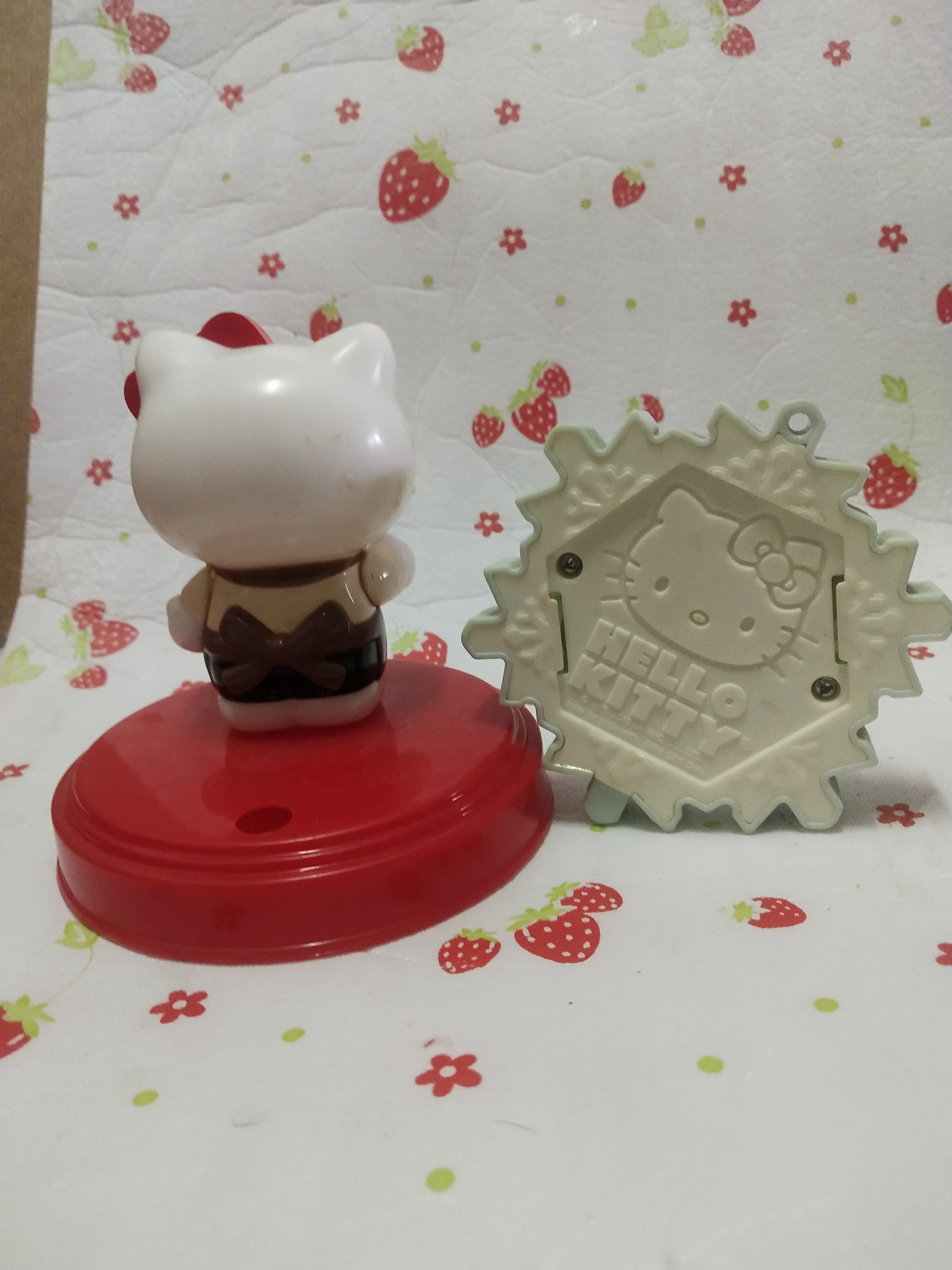 มีหลายภาพของสะสม จากแมคโดนัล และ มิสเตอร์โดนัท Hello Kitty คิตตี้ กรุณาเลือกแบบ ( ราคาตัวละ)