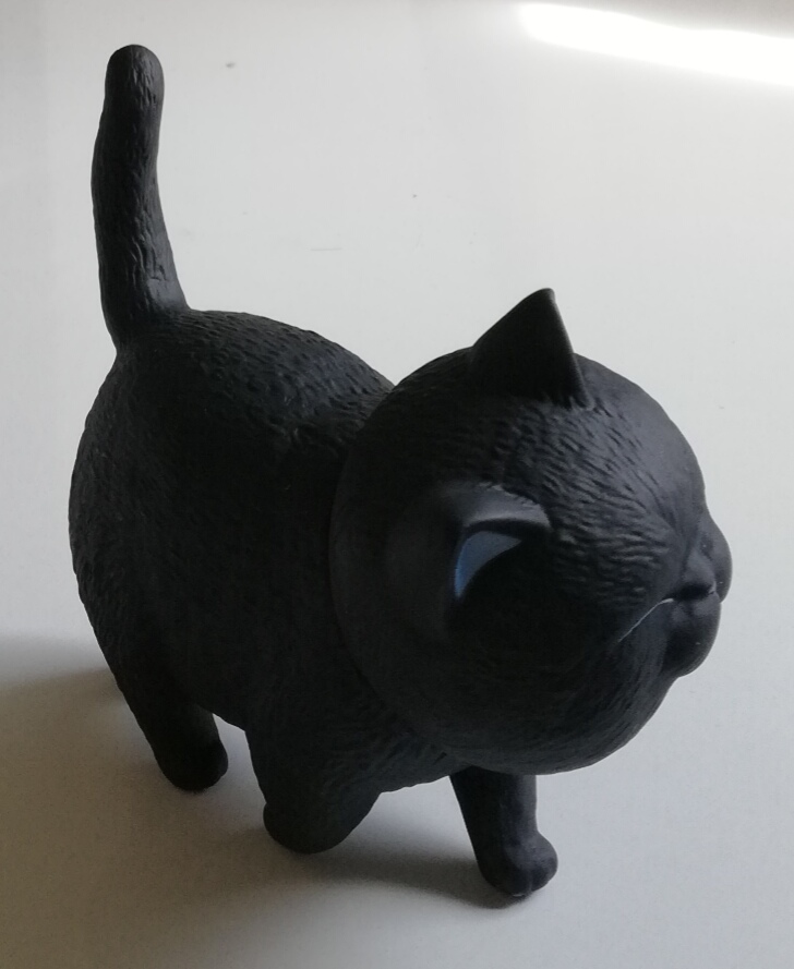 โมเดล "แมวอ้วน Cat Bells 5." " ตัวดำ หูฟ้า เท้าม่วง ขนาดตามภาพ วัสดุ :พลาสติก