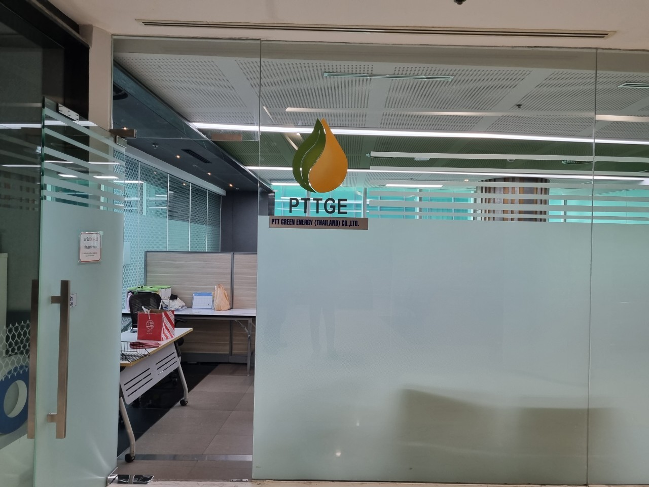 ป้ายอักษรอะคริลิค PTTGE