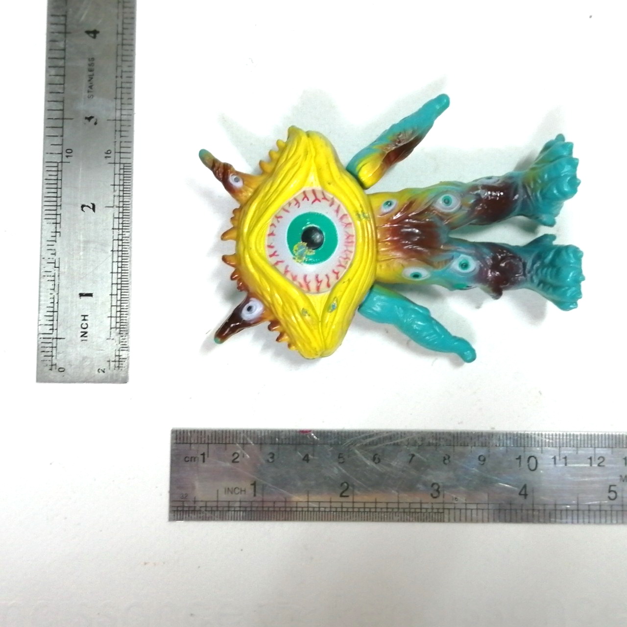 ฟิกเกอร์ 4 - 4,5 นิ้ว ขนาดตามรูป งานไทย งานเก่า สัตว์ประหลาด กันคิว จากอุลตร้าแมนทีก้า ขยับแขนขาได้ พลาสติกโปร่ง สภาพดีมีรอยบ้าง ค่อนข้างหายาก