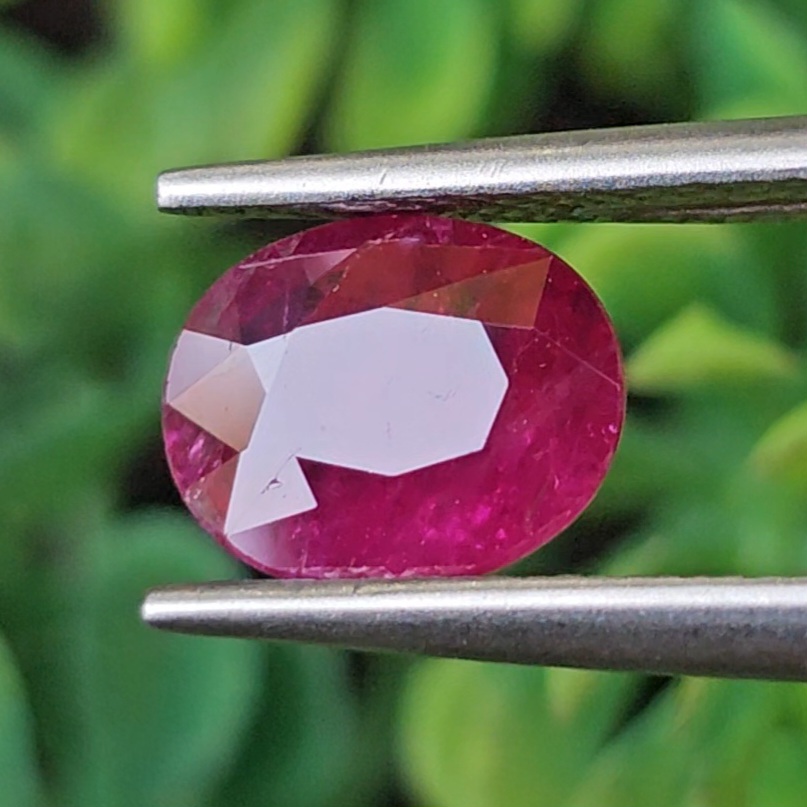 พลอย ทับทิม สยาม Siam Ruby sapphire 1.60 กะรัต (Cts.) พร้อมใบเซอร์ (With Certificate) พลอยแท้ อัญมณีมงคลประจําวันเกิด เครื่องประดับพลอย