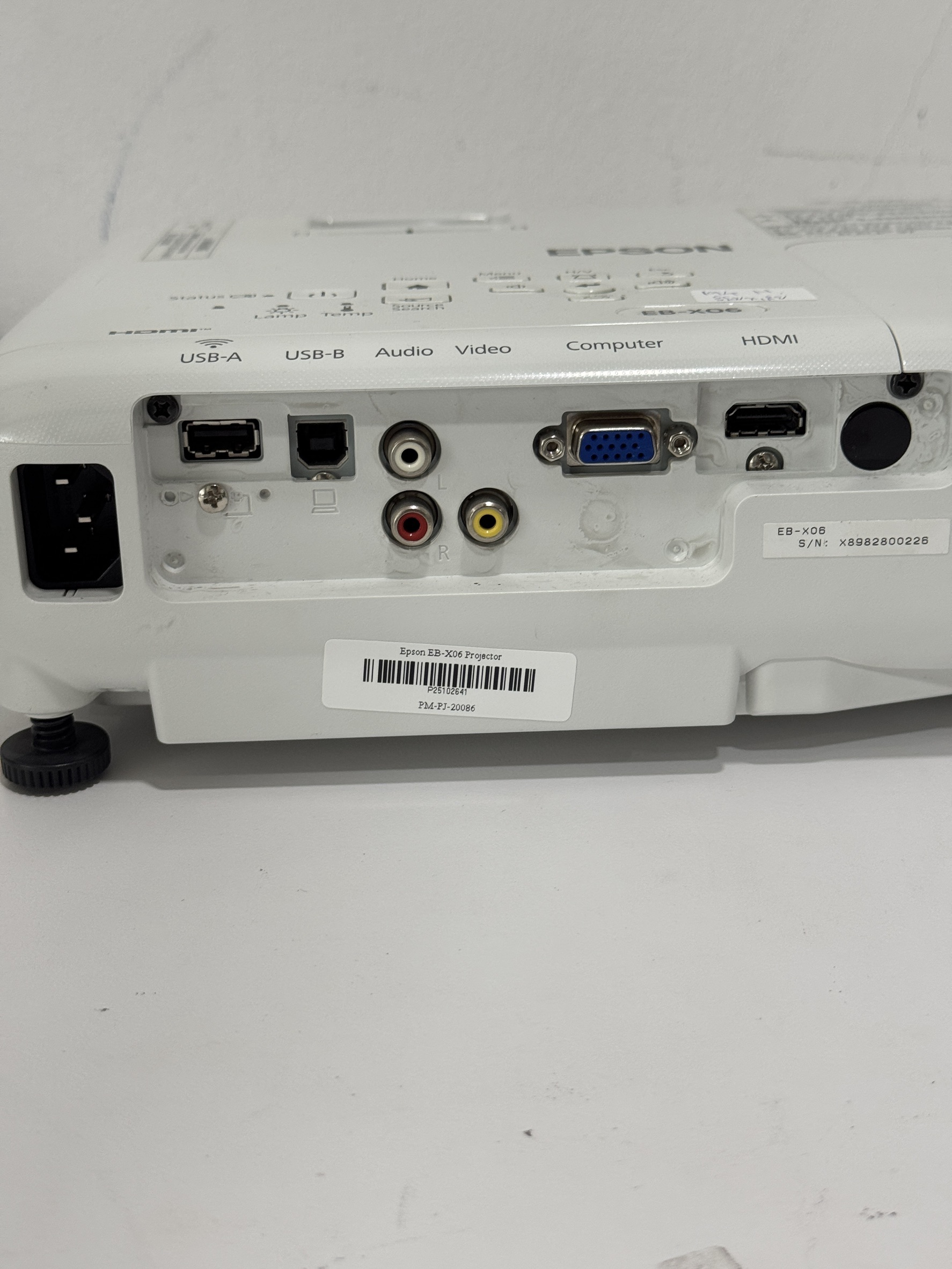 Projector Epson EB-X06