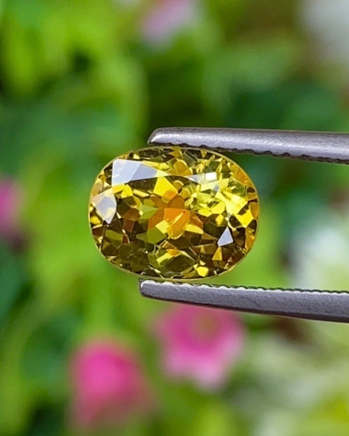 พลอย คริโซเบริล (Chrysoberyl) 1.90 กะรัต (Cts.) พลอยแท้ อัญมณีมงคลประจําวันเกิด เครื่องประดับพลอย