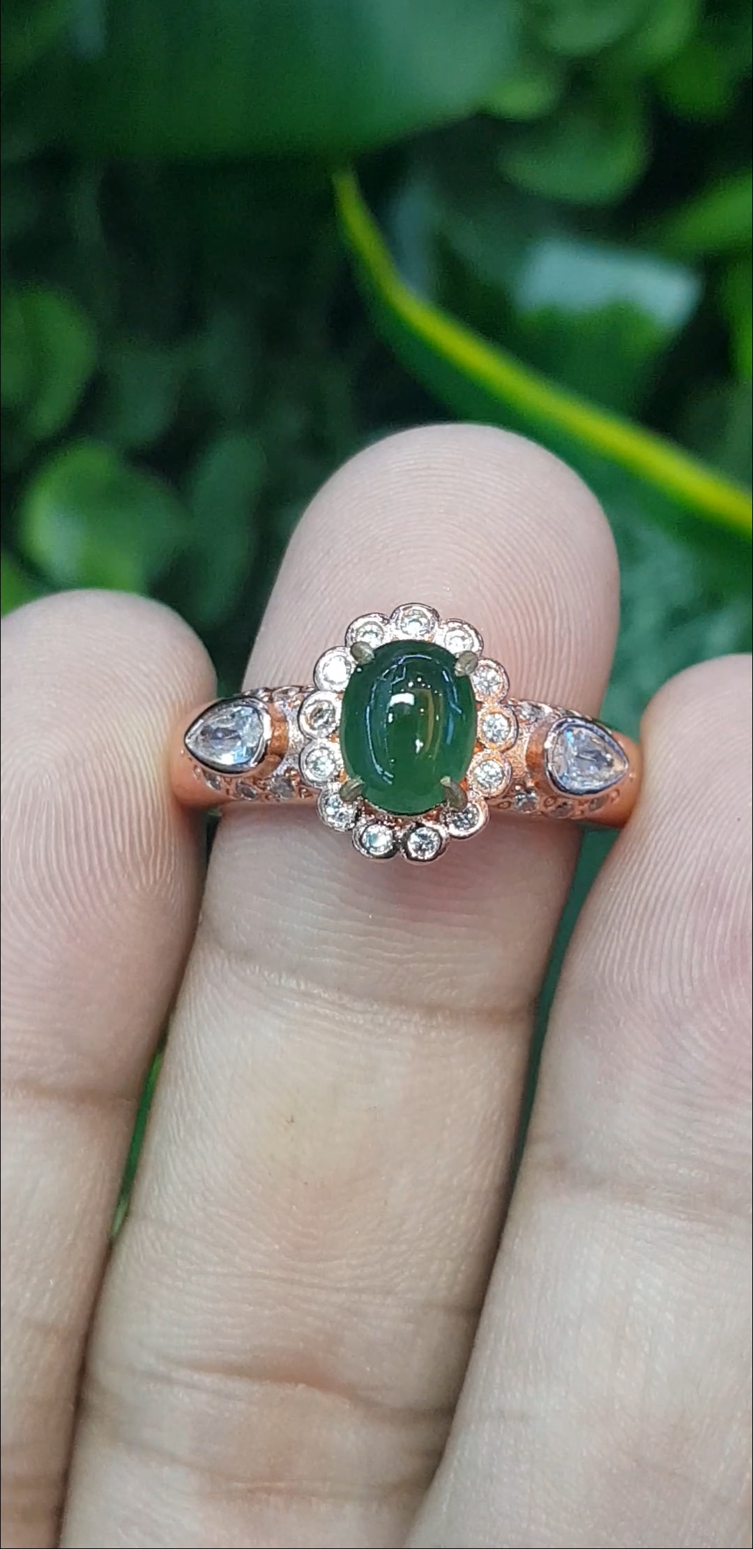 หยก พม่า แท้ Jade แหวนหยก แหวน หยก (jadeite) 1.19 กะรัต (Cts.) ดิบ (Size) 59 ไม่ผ่านการปรับปรุง (Type A) พม่า (Myanmar)