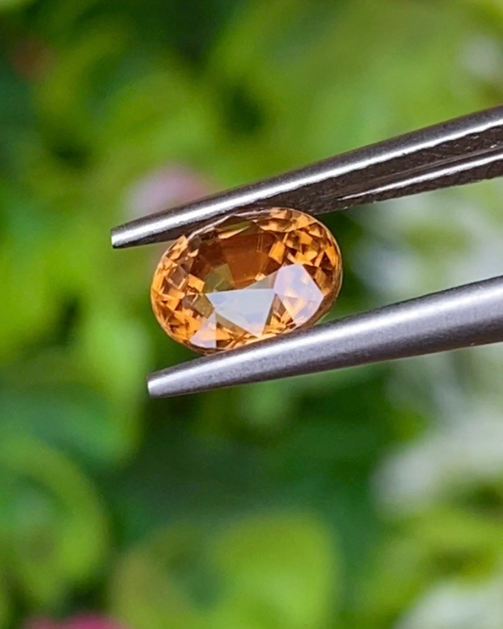 พลอย เพทาย (Zircon) 1.68 กะรัต (Cts.) พลอยแท้ อัญมณีมงคลประจําวันเกิด เครื่องประดับพลอย