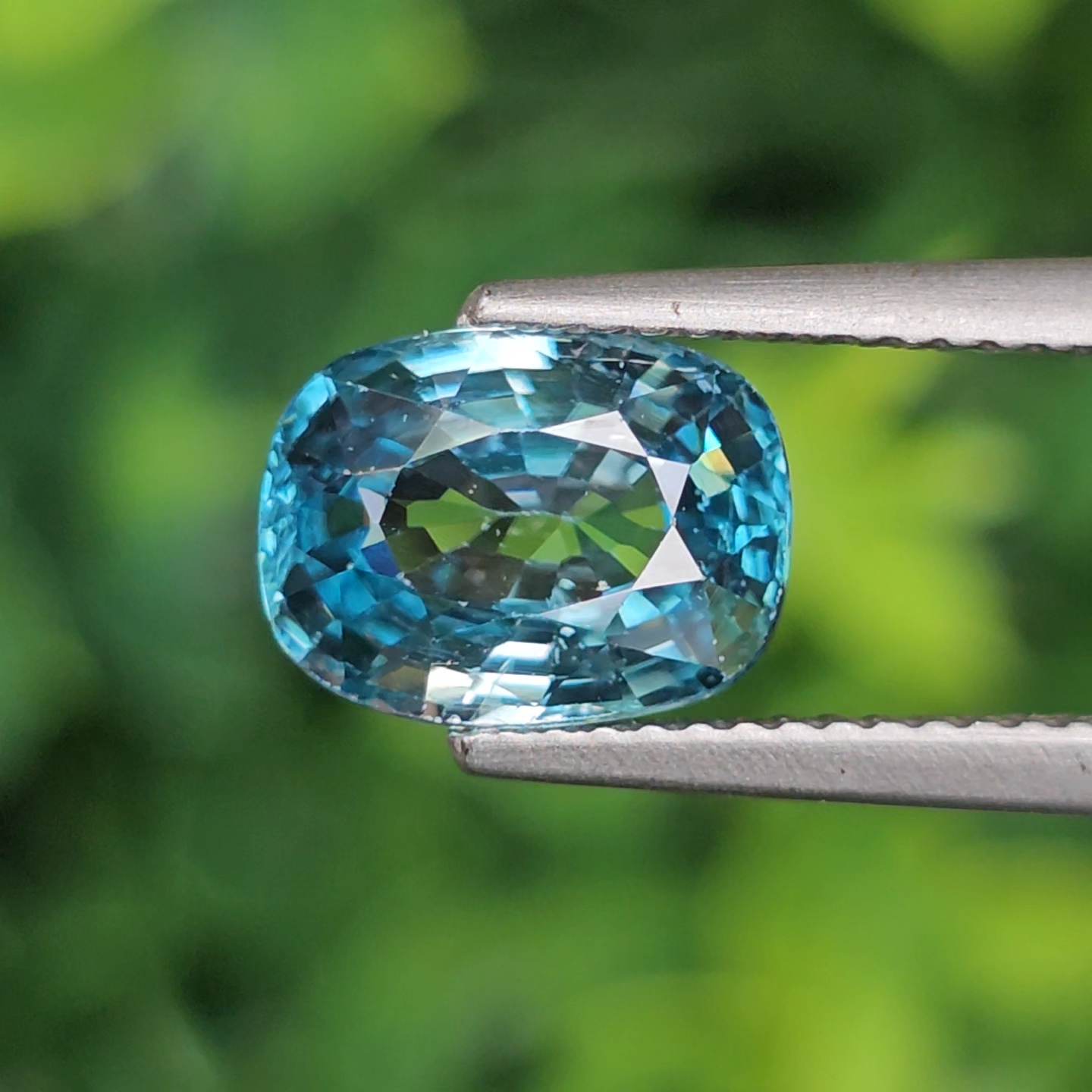พลอย เพทาย (Zircon) 3.50 กะรัต (Cts.) พลอยแท้ อัญมณีมงคลประจําวันเกิด เครื่องประดับพลอย