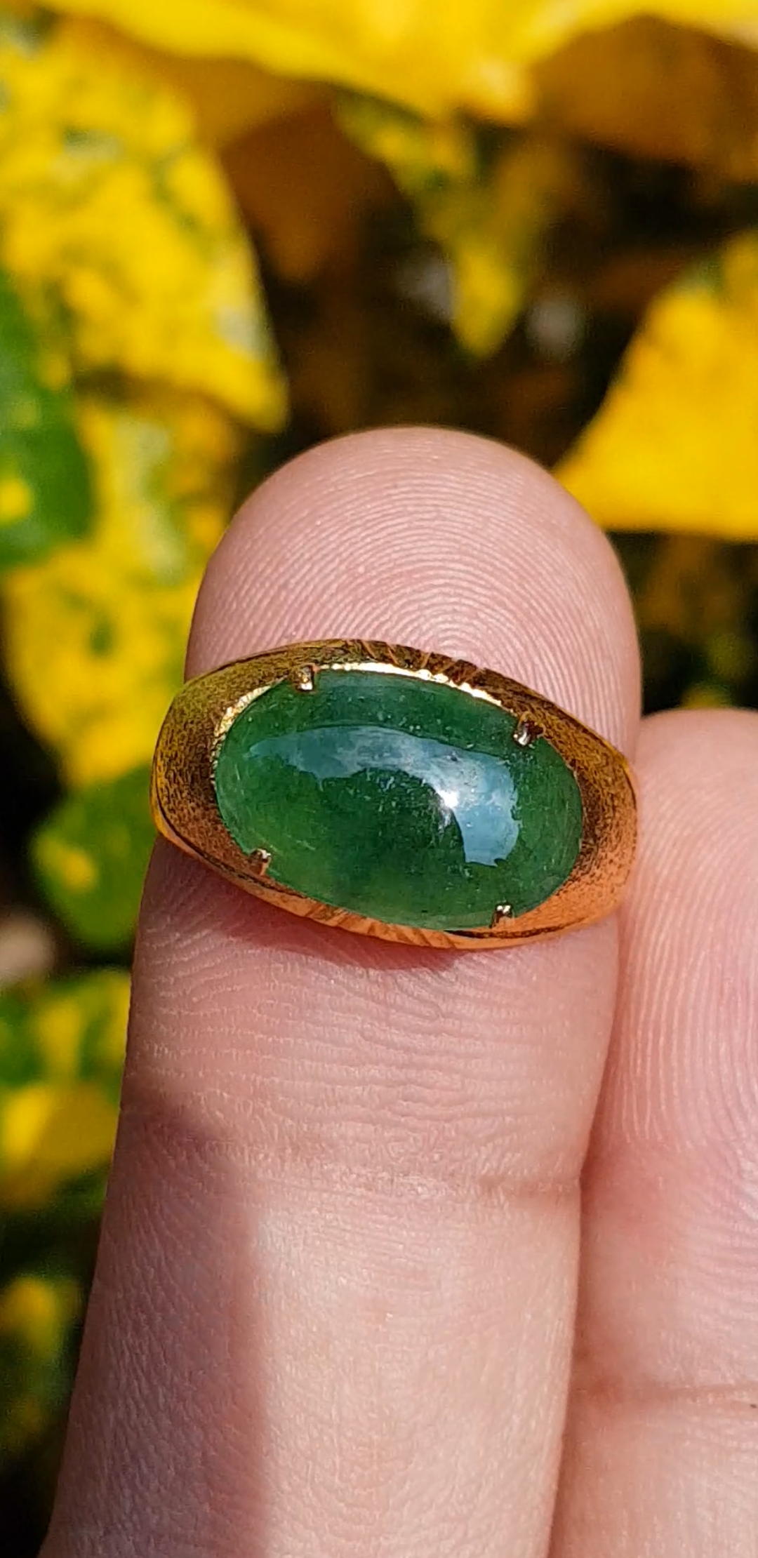 หยก พม่า แท้ Jade แหวนหยก 翡翠戒指 (Jadeite ring) 1.56 กะรัต (Cts.) Size 54 ดิบ ไม่ผ่านการปรับปรุง (Type A) พม่า (Myanmar)