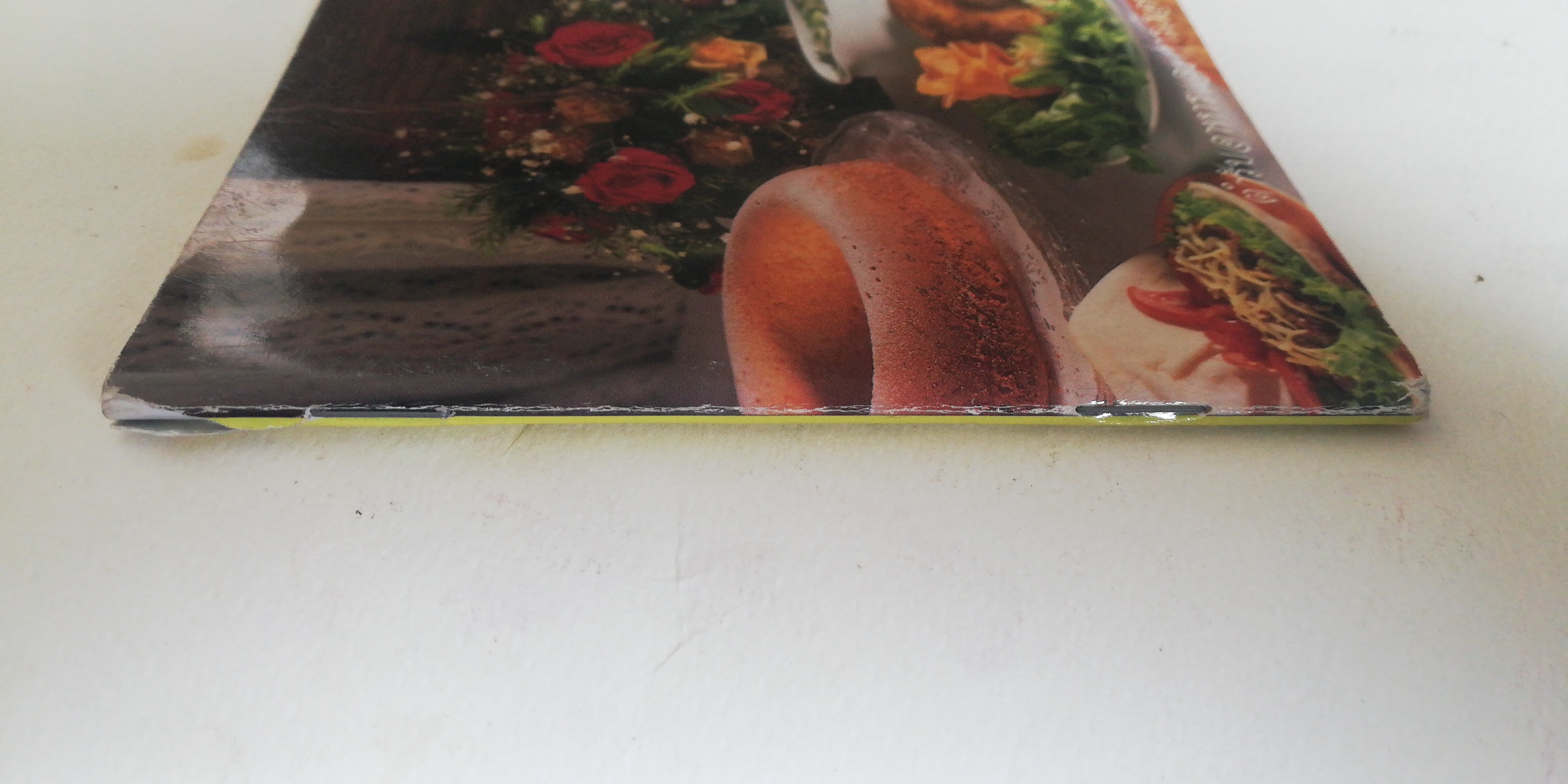 นิตยสารเก่าเล่มเล็ก** หน้าแรกถูกฉีกขาดตามภาพ สันปกมีตำหนิตามภาพ แม่บ้านที่รัก ตำรับอาหารและการเรียน เล่ม 59 กันยายนถึงธันวาคม 2541