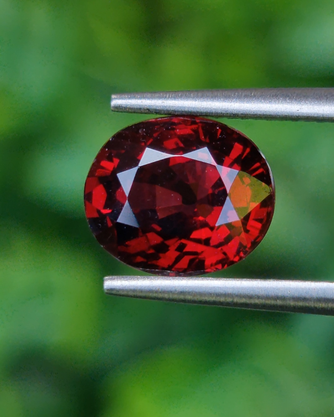 พลอย โรโดไลต์ กาเน็ท Rhodolite Garnet 2.55 กะรัต Cts.พลอยแท้ อัญมณีมงคลประจําวันเกิด เครื่องประดับพลอย