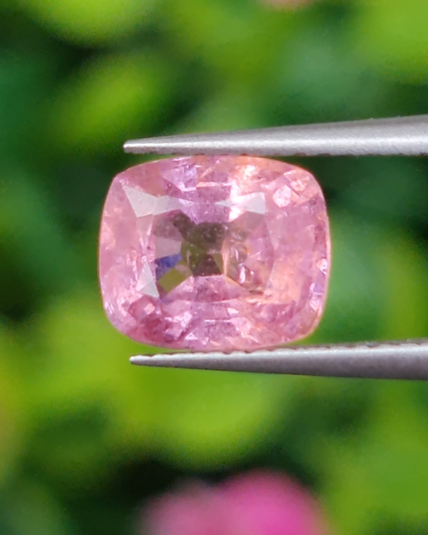 พลอย สปิเนล (Spinel) 1.32 กะรัต (Cts.) ดิบ (Unheated) พลอยแท้ อัญมณีมงคลประจําวันเกิด เครื่องประดับพลอย