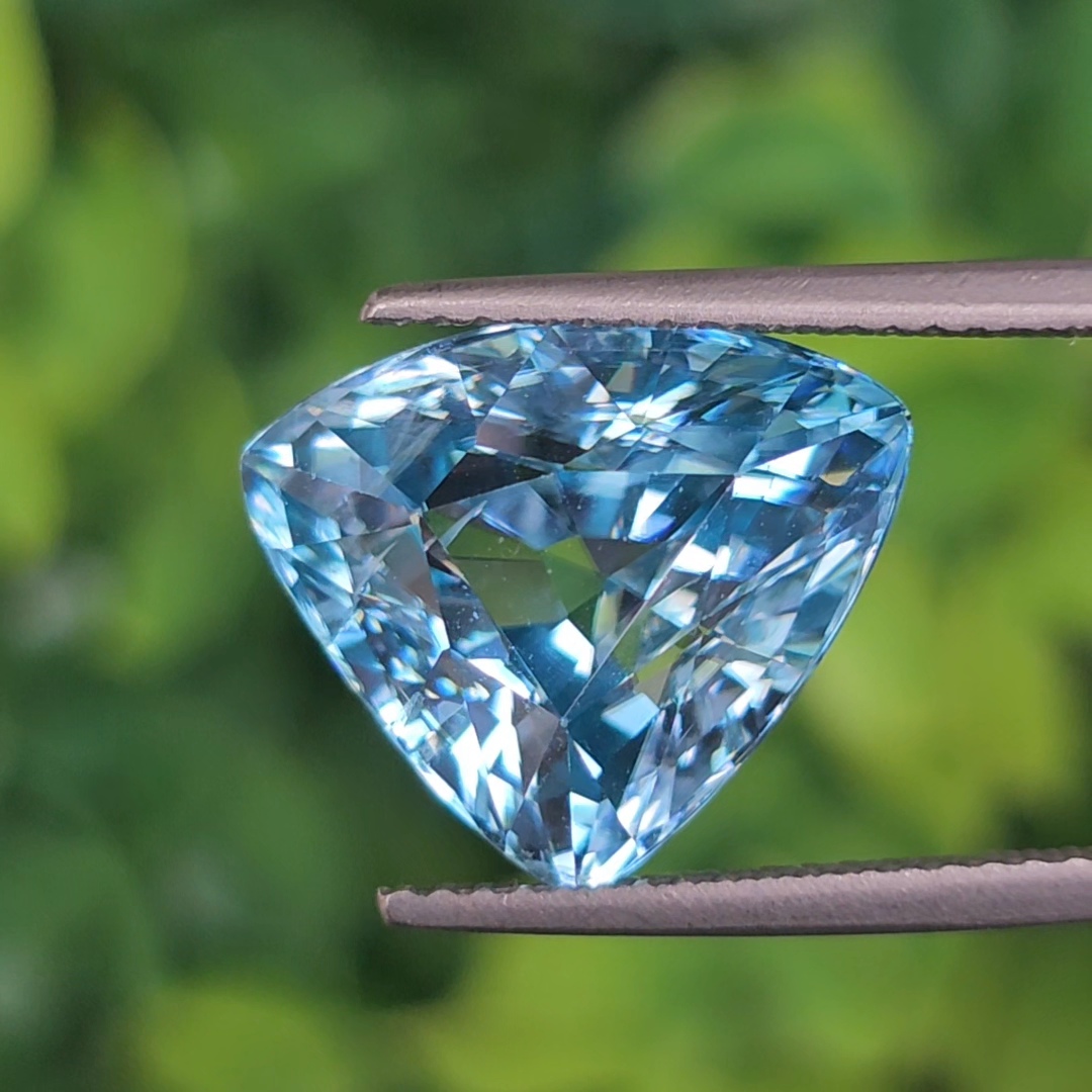 พลอย เพทาย Natural Zircon 11.26 กะรัต (Cts.) พลอยแท้ อัญมณีมงคลประจําวันเกิด เครื่องประดับพลอย