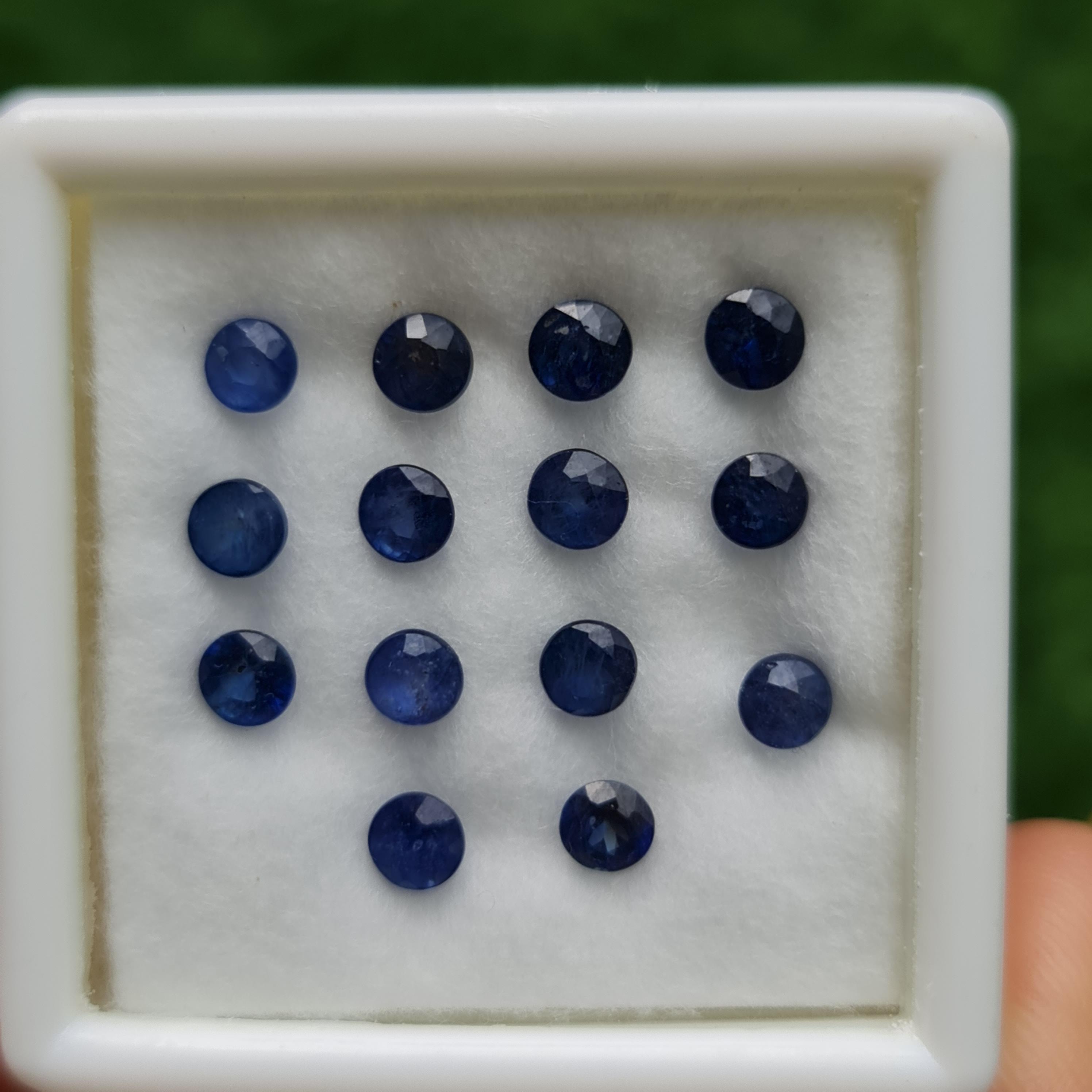 พลอย ไพลิน blue sapphire 4.52 กะรัต (Cts.) 14 เม็ด (pcs.) พลอยแท้ อัญมณีมงคลประจําวันเกิด เครื่องประดับพลอย