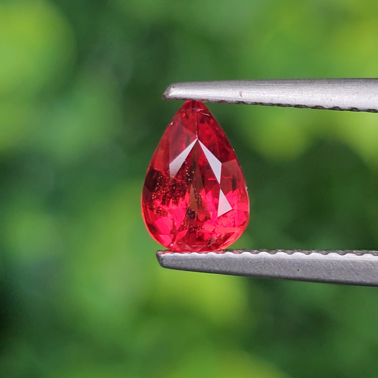 พลอย ทับทิม ซองเจีย Songea Ruby Sapphire 1.01 กะรัต (Cts.) พลอยแท้ อัญมณีมงคลประจําวันเกิด เครื่องประดับพลอย