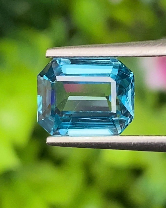 พลอย เพทาย (Zircon) 3.25 กะรัต (Cts.) พลอยแท้ อัญมณีมงคลประจําวันเกิด เครื่องประดับพลอย