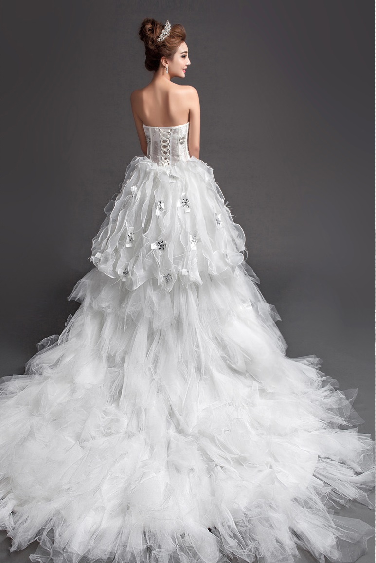 Pre-order ชุดแฟนซี ชุดเจ้าสาว ชุดราตรี สีขาว เกาะอก แต่งเพชรปักเลื่อม หน้าสั้นหลังยาว เชือกผูกหลัง