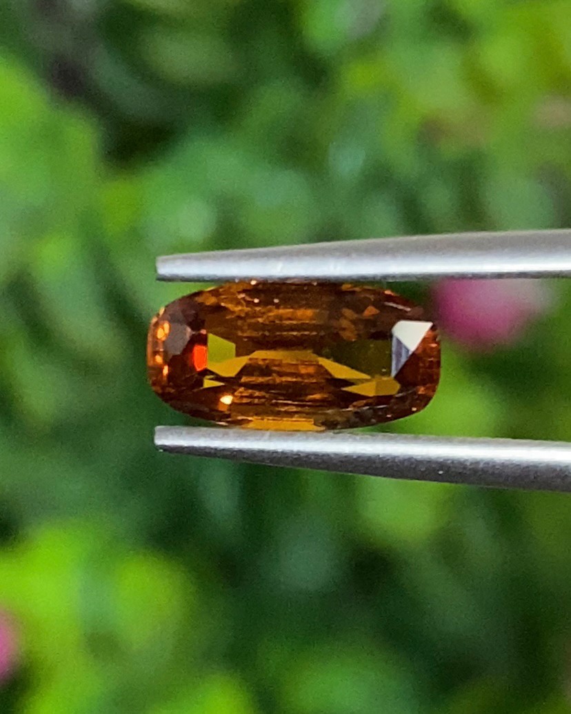 พลอย บุษราคัม yellow sapphire 1.61 กะรัต (Cts.) พลอยแท้ อัญมณีมงคลประจําวันเกิด เครื่องประดับพลอย