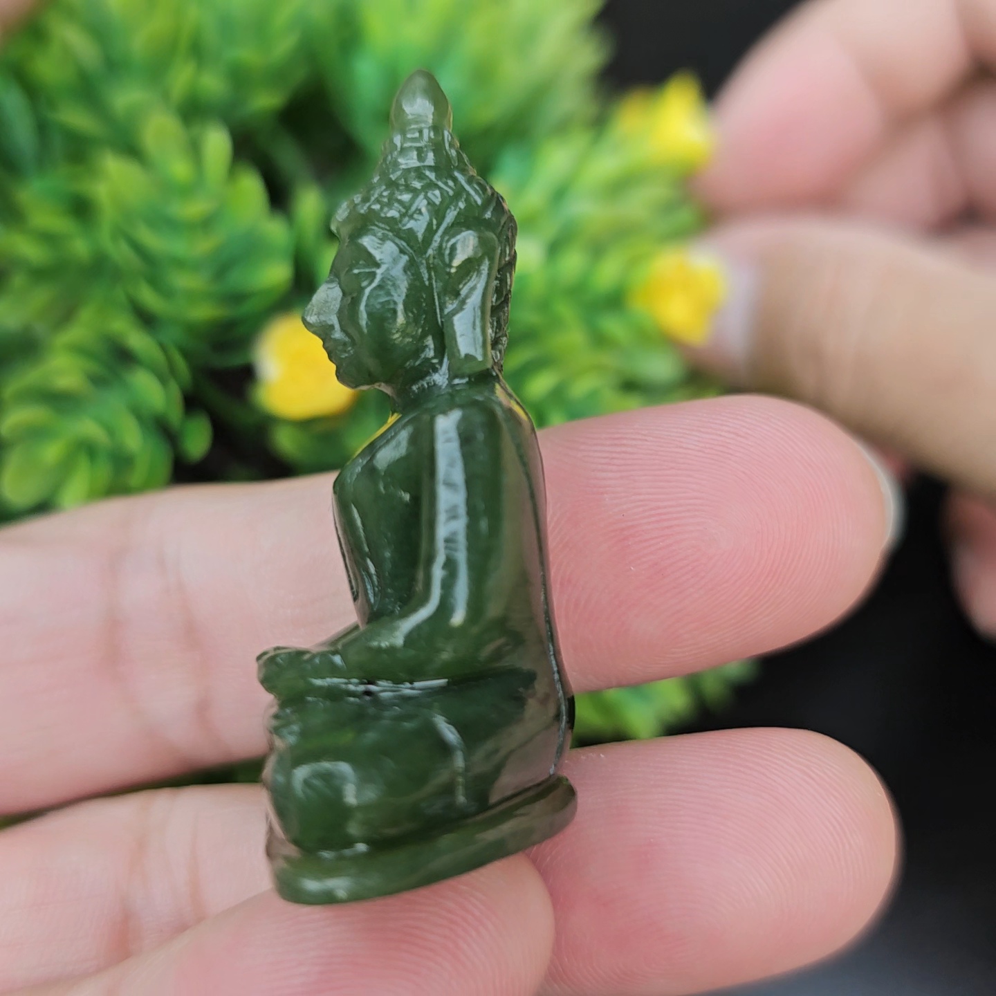 หยกแกะสลัก พระหยกเนฟไฟรต์ (Nephrite jadeite) หน้าตัก 1.24 นิ้ว
