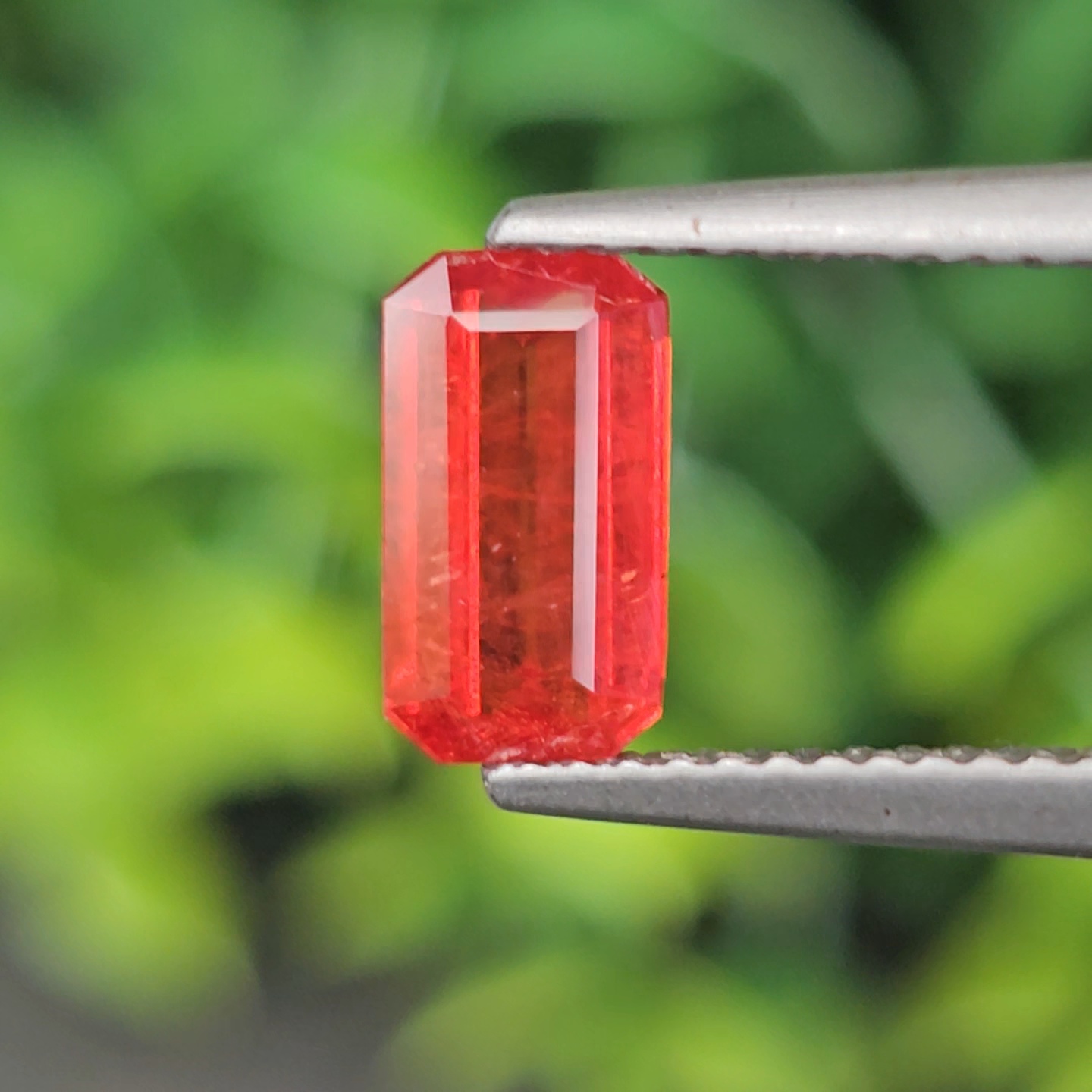 พลอย ออเรนจ์ แซฟไฟร์ Orange Sapphire 1.33 กะรัต (Cts.) พลอยแท้ อัญมณีมงคลประจําวันเกิด เครื่องประดับพลอย
