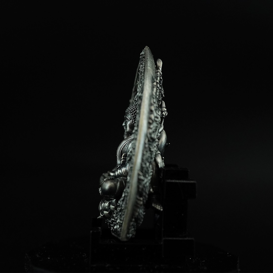 พระกริ่งเจ้าสัวเสวยสุข เนื้อเงินซาติน ขนาด 2.45 X 3.5 เซนติเมตร