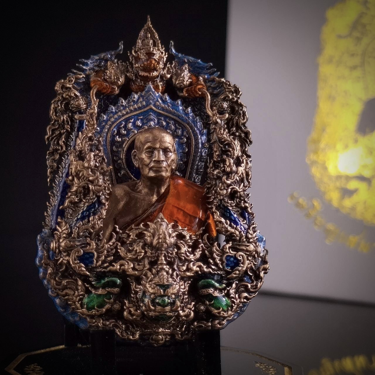 เหรียญเสมาบารมีพลิกชีวิตหลวงพ่อพัฒน์ รหัส 7 นวะลงยา (พิเศษเลี่ยมกันน้ำให้ฟรี)