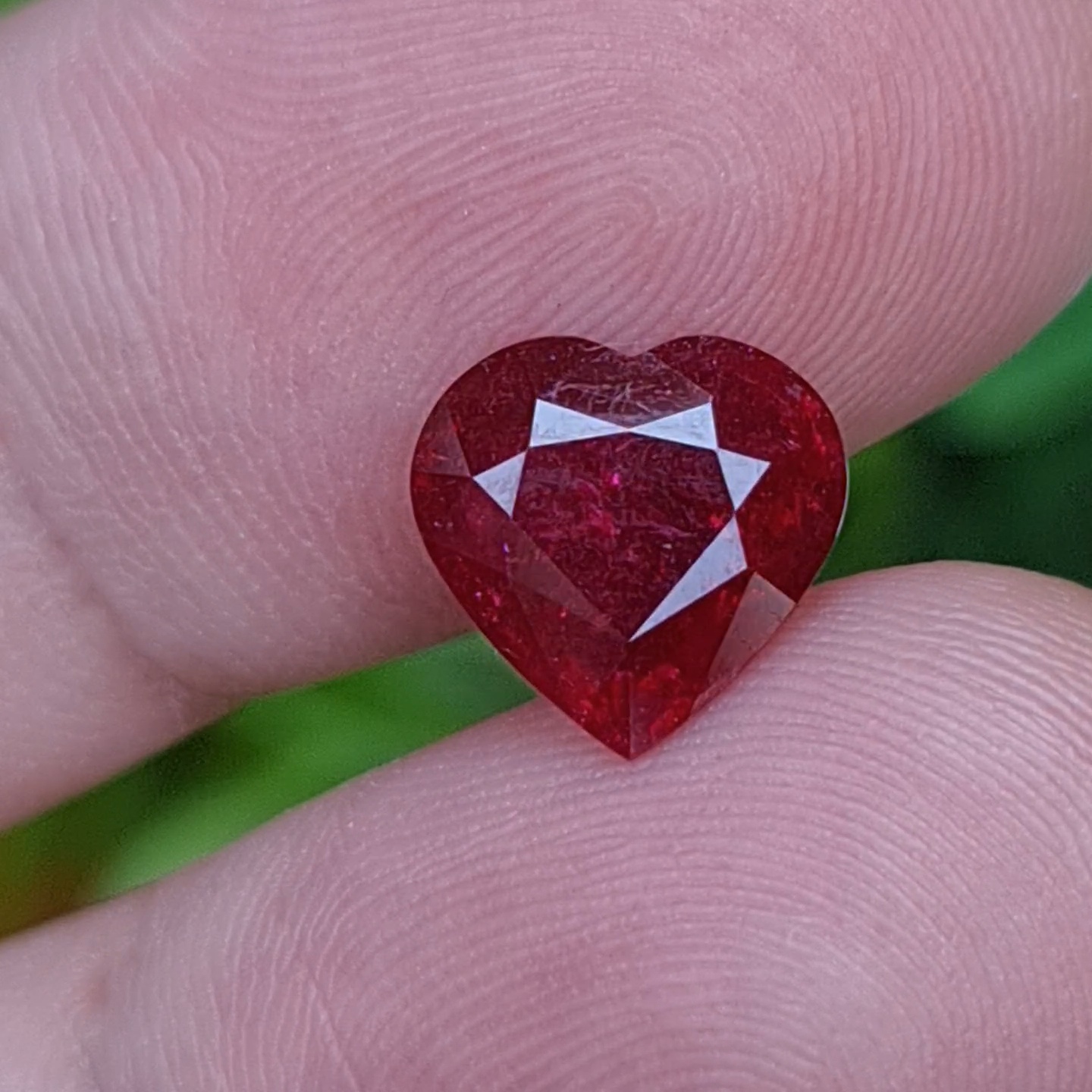 พลอย ทับทิม Ruby Sapphire 3.56 กะรัต (Cts.) พร้อมใบเซอร์ พลอยแท้ อัญมณีมงคลประจําวันเกิด เครื่องประดับพลอย