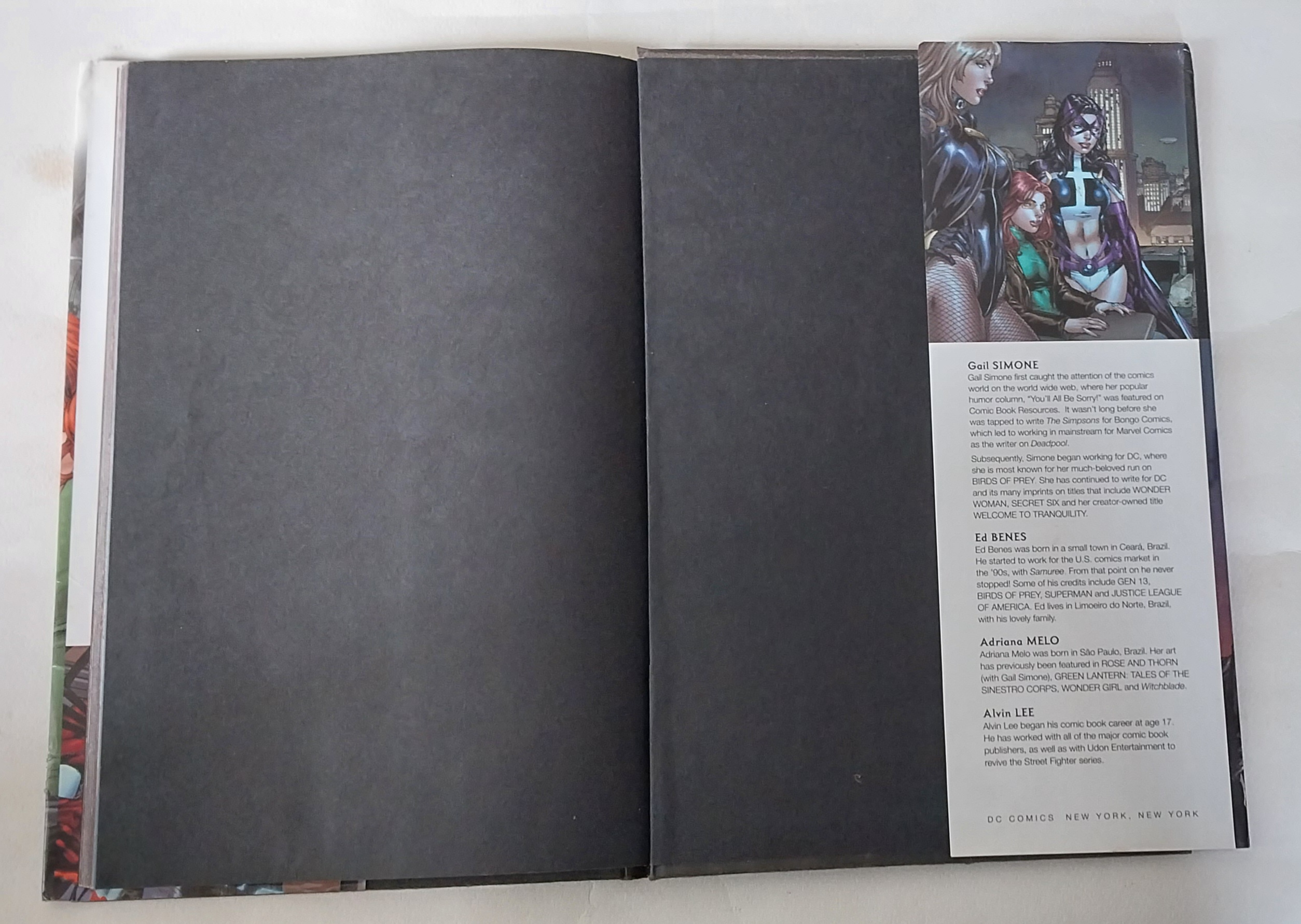 หนังสือภาพการ์ตูน ปกแข็ง มีปกหุ้ม **มีตำหนิ โปรดดูทุกภาพ,DC comics ฉบับภาษาอังกฤษ brightest Day Birds of prey End Run, โดย Gail Simons ed Benes, Adriana Melo Alvin lee หนังสือปกแข็งมีปกหุ้ม กระดาษมัน ภาพสีทั้งเล่ม