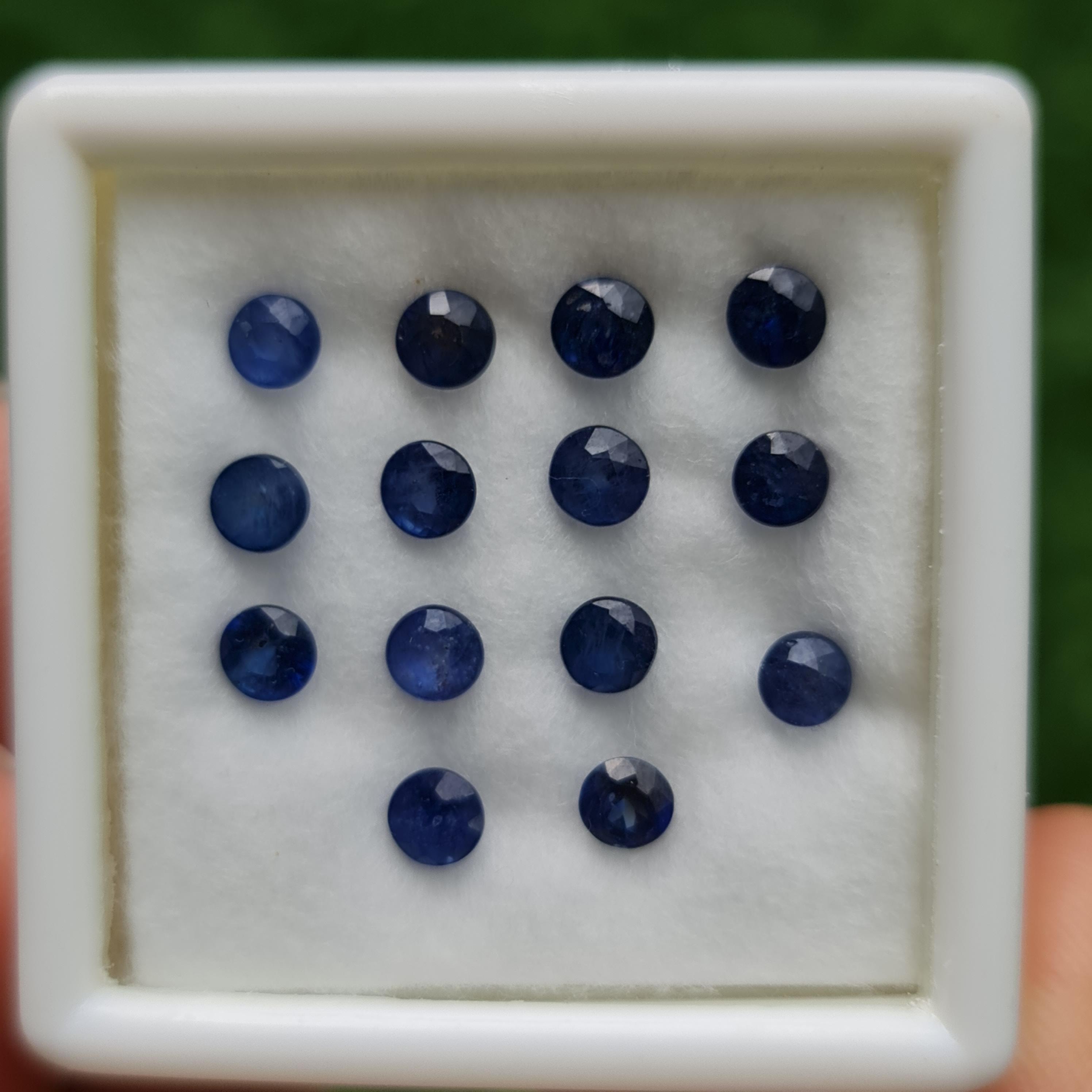 พลอย ไพลิน blue sapphire 4.52 กะรัต (Cts.) 14 เม็ด (pcs.) พลอยแท้ อัญมณีมงคลประจําวันเกิด เครื่องประดับพลอย