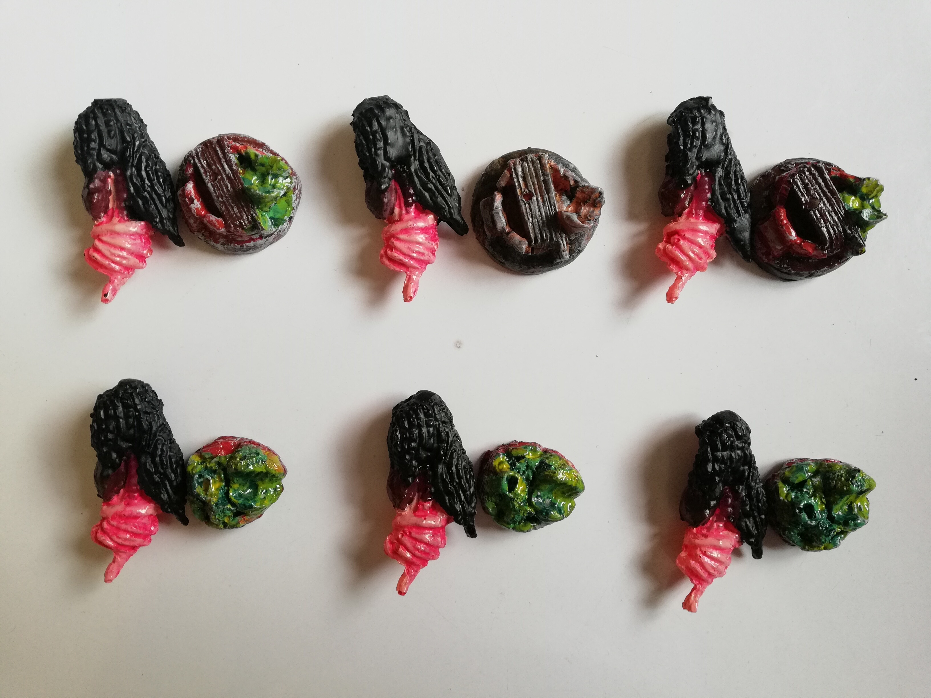 โมเดลผีกระสือ รุ่นทำสีพร้อมฐาน ส้วมหลุม และกองขยะ จำนวน 6 ตัว งานแฮนด์เมด Thailand handmade toy, ghost model, Krasue, full colored version with bases made from resin, hand painted