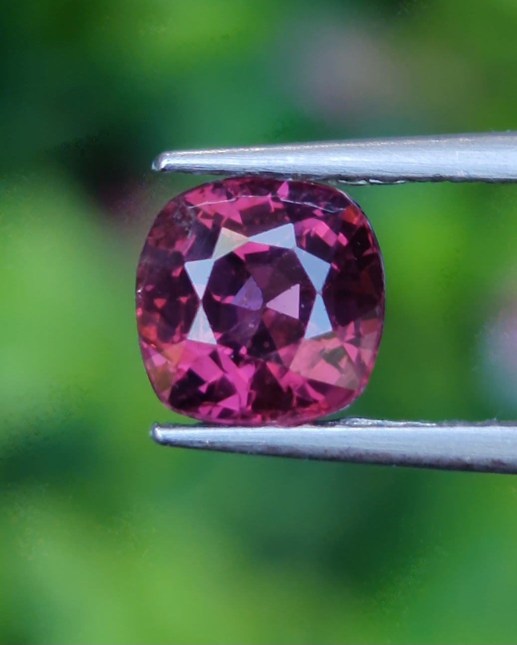 พลอย สปิเนล พม่า Burmese Spinel 1.33 กะรัต (Cts.) พลอยแท้ อัญมณีมงคลประจําวันเกิด เครื่องประดับพลอย