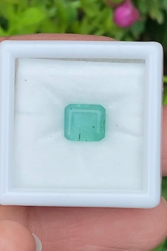 พลอย มรกต Natural Emerald แซมเบีย 1.45 กะรัต (Cts.) พลอยแท้ อัญมณีมงคลประจําวันเกิด เครื่องประดับพลอย