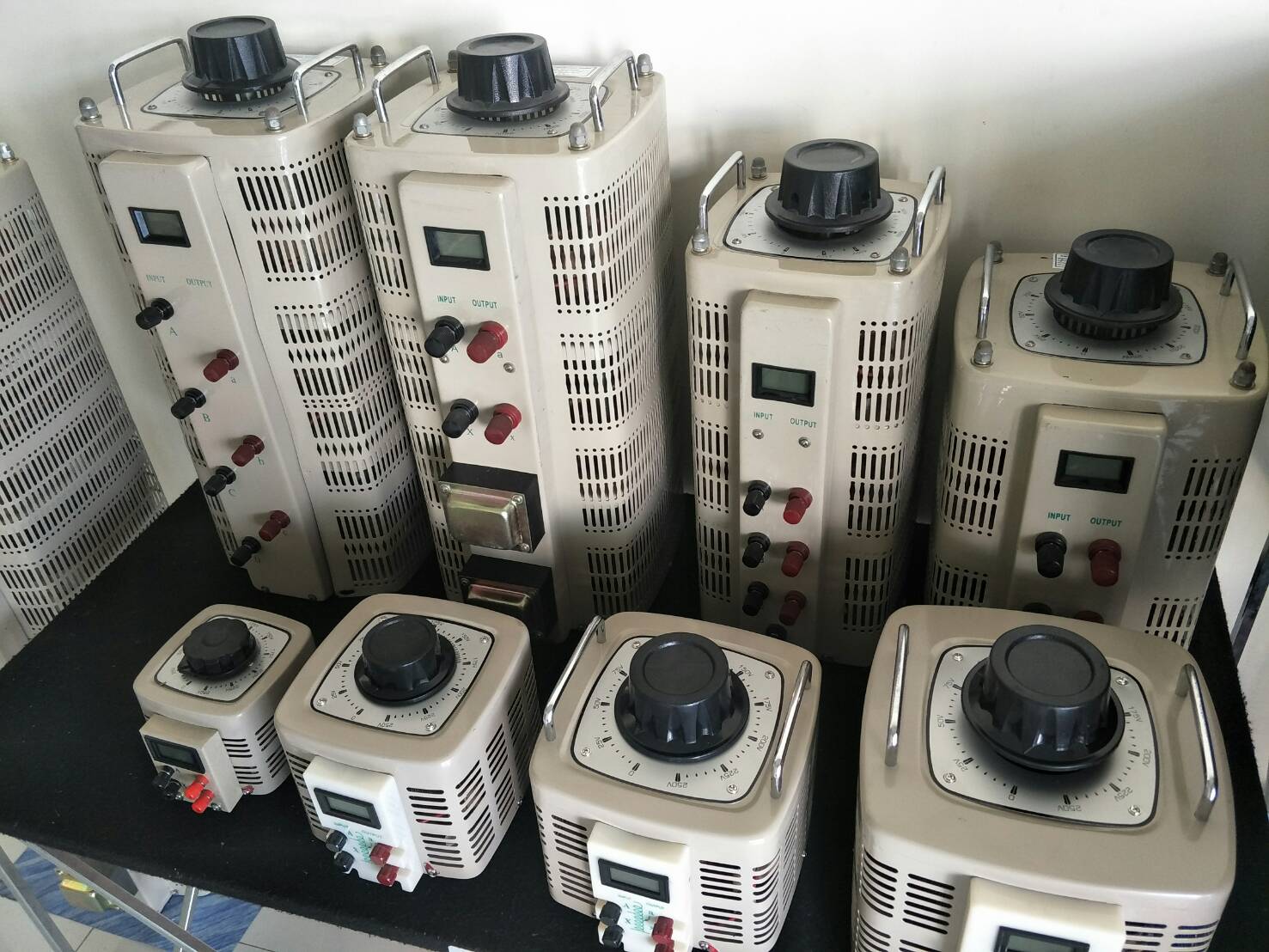 วาริแอค หม้อแปลงปรับแรงดันไฟฟ้าชนิดแกนหมุน 5Kva 3 เฟส