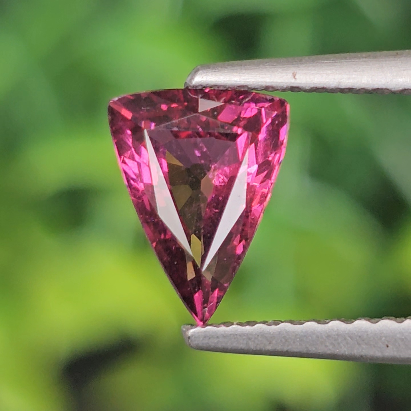 พลอย อุมบาไลต์ การ์เน็ต Umbalite Garnet 1.10 กะรัต (Cts.) ดิบ Unheated ลอยแท้ อัญมณีมงคลประจําวันเกิด เครื่องประดับพลอย