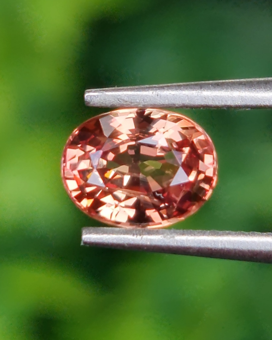 พลอย ซองเจีย ส้มอมชมพู (Pinkish Orange Sapphire) 1.10 กะรัต (Cts.) พลอยแท้ อัญมณีมงคลประจําวันเกิด เครื่องประดับพลอย