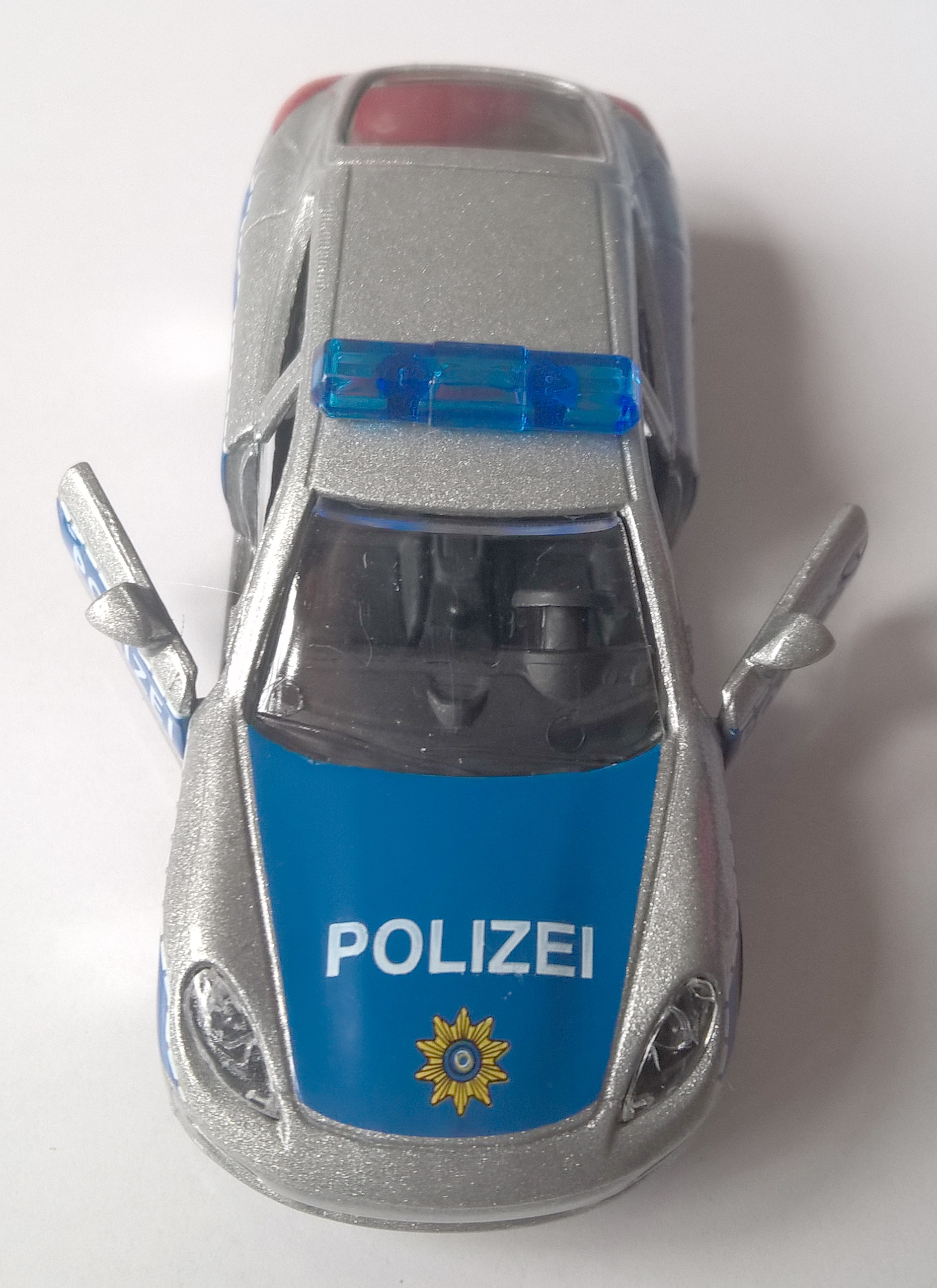 โมเดลรถเหล็ก Majorette Polizei ในแคปซูล