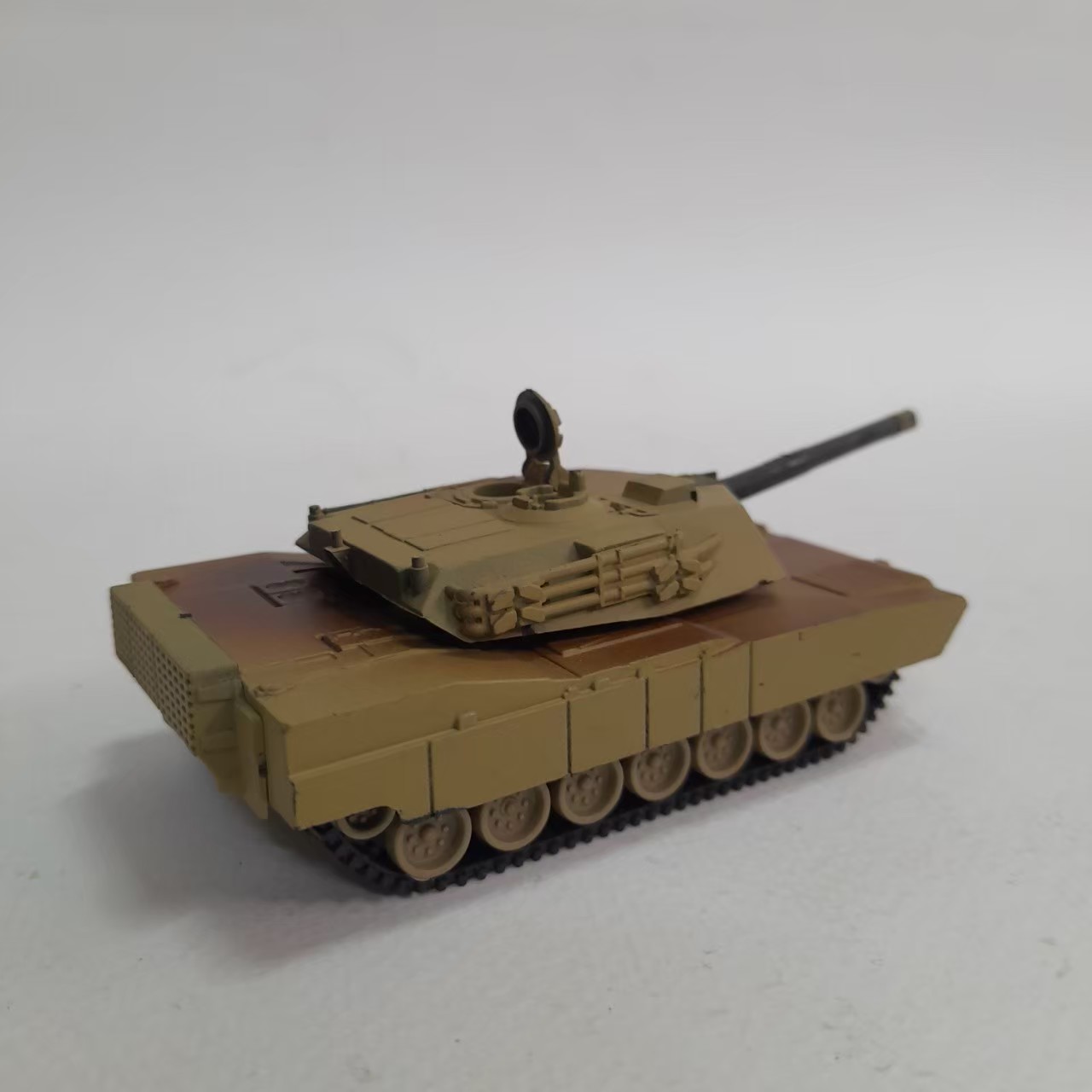 มีหลายภาพ,รถถังพลาสติกสำเร็จรูป M1A2 ทำสีแล้ว งานเก่า มือสอง สภาพดี มีรอยบ้าง