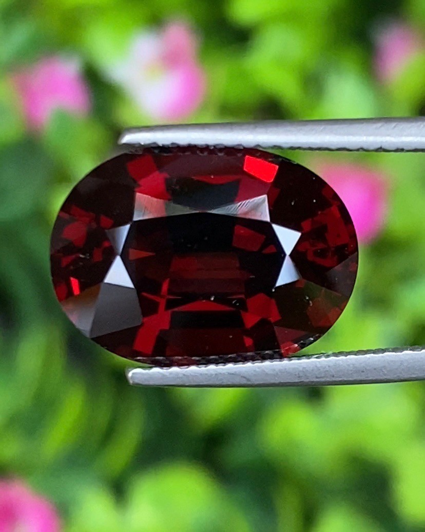 พลอย โกเมน Pyrope - Almandite Garnet 9.33 กะรัต (Cts.) พร้อมใบเซอร์ พลอยแท้ อัญมณีมงคลประจําวันเกิด เครื่องประดับพลอย