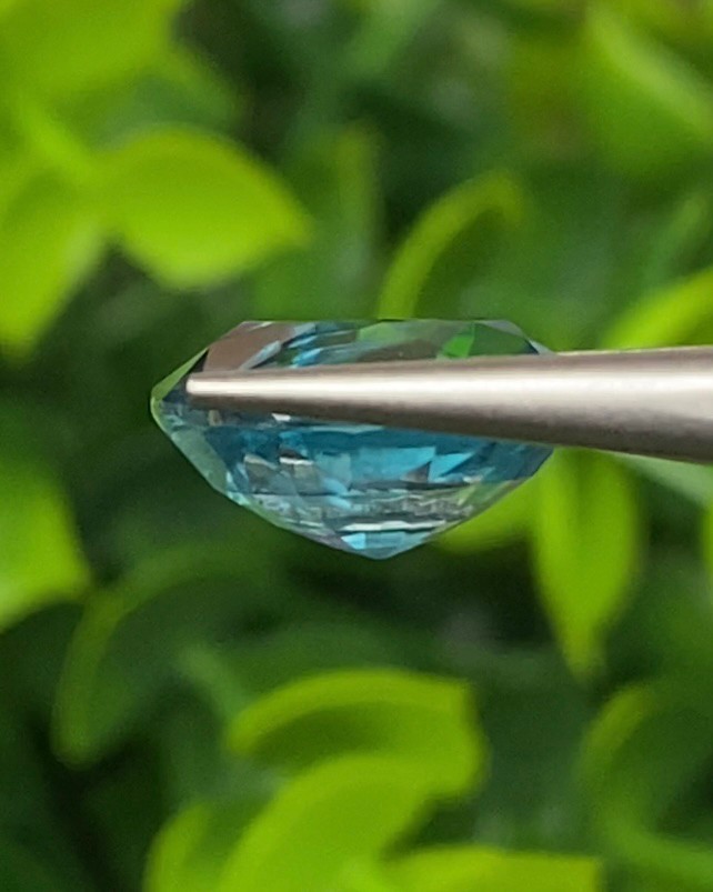 พลอย เพทาย (Zircon) 5.83 กะรัต (Cts.) พลอยแท้ อัญมณีมงคลประจําวันเกิด เครื่องประดับพลอย