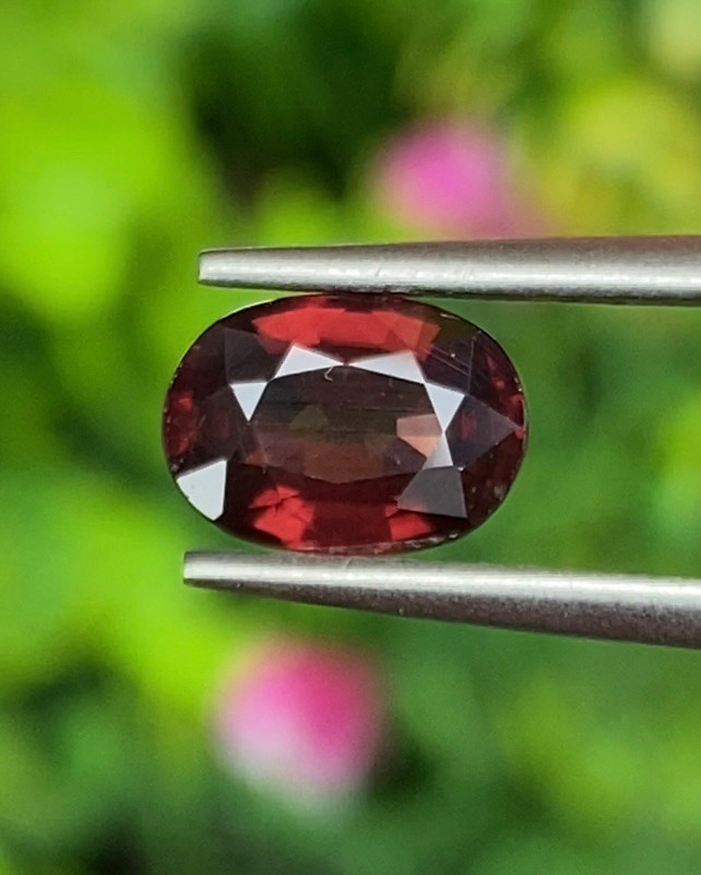 พลอย เพทาย Natural Zircon 1.79 กะรัต (Cts.) พลอยแท้ อัญมณีมงคลประจําวันเกิด เครื่องประดับพลอย