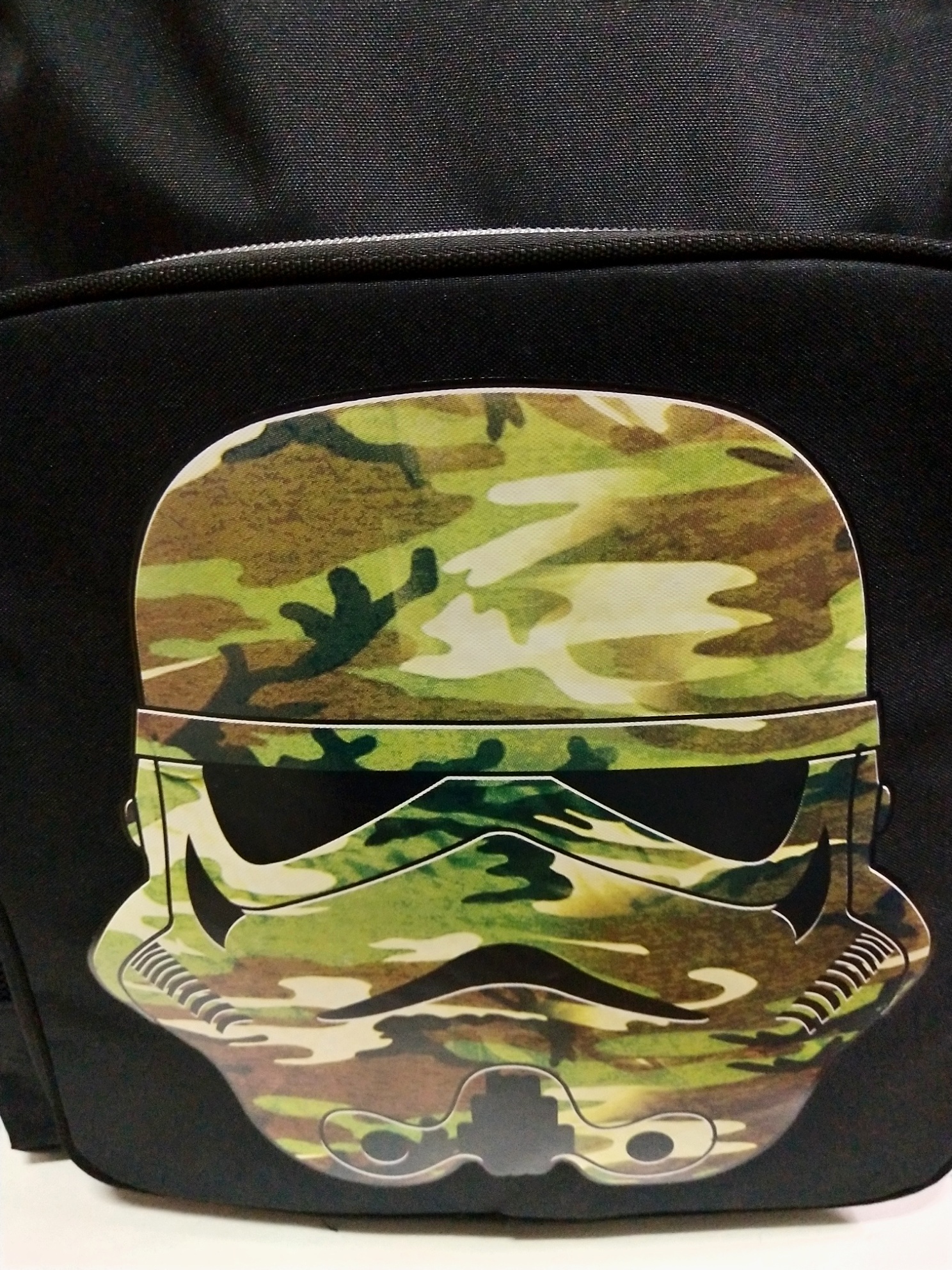 กระเป๋าเป้ ลายสตาร์ วอร์ ทรูปเปอร์ ลายพราง StarWars StormTrooper ลายพราง ขนาดประมาณ 16"*12" , ของแท้,ใหม่,มีป้ายสตาร์ วอร์