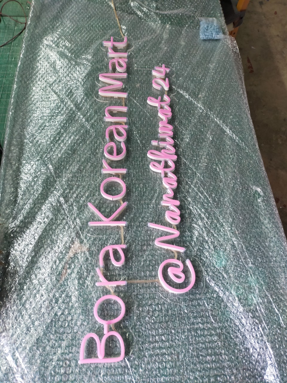 ไฟนีออน