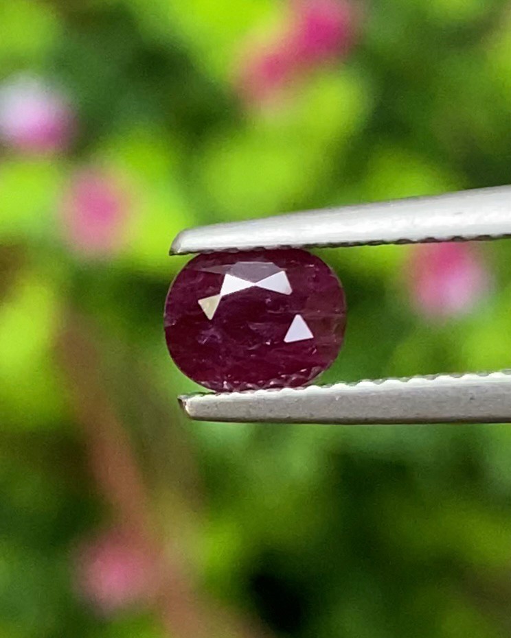 พลอย ทับทิม สยาม (Siam Ruby Sapphire) 1.02 กะรัต (Cts.) พร้อมใบเซอร์ พลอยแท้ อัญมณีมงคลประจําวันเกิด เครื่องประดับพลอย