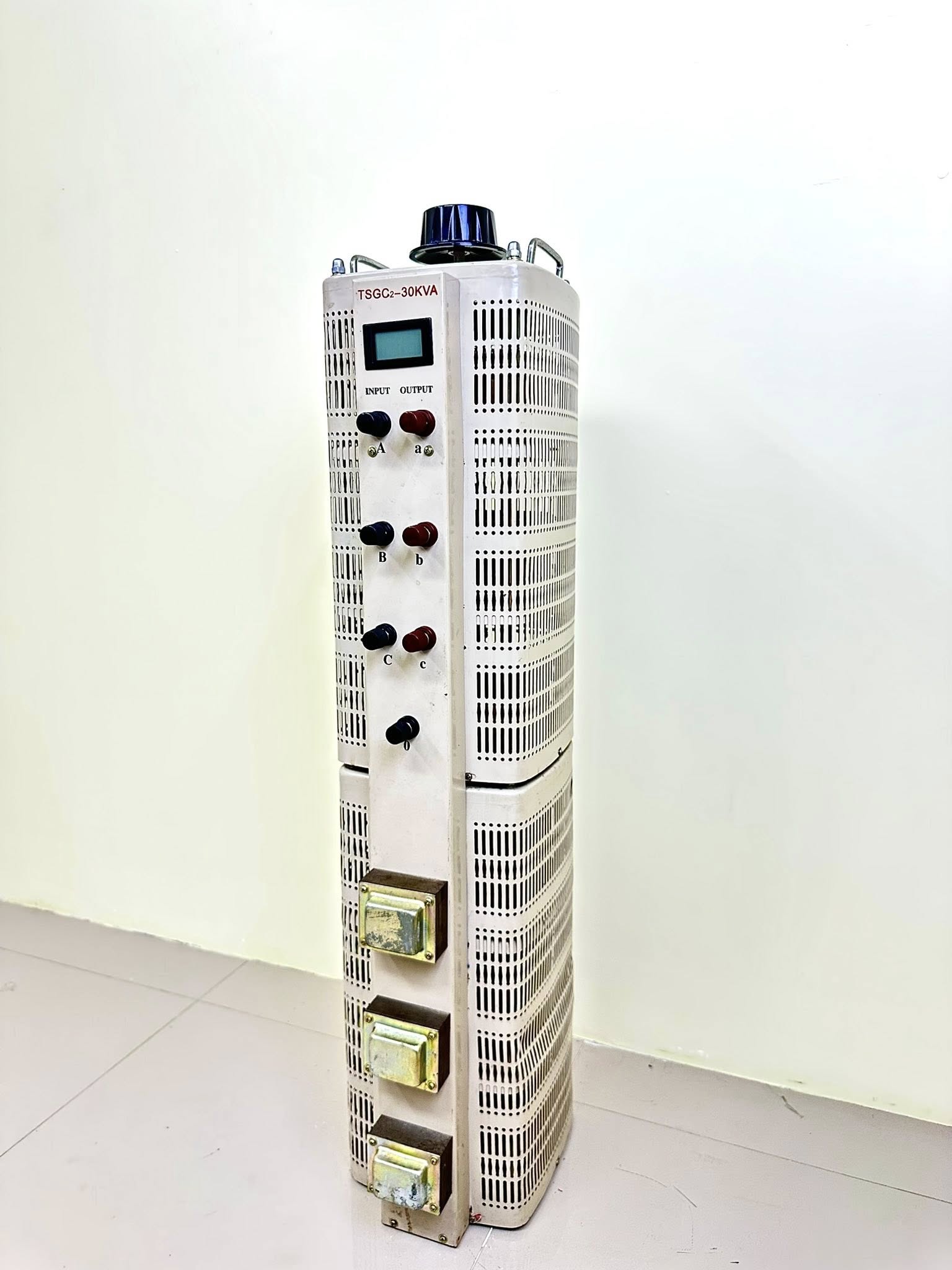 วาริแอค หม้อแปลงปรับแรงดันไฟฟ้าชนิดแกนหมุน 30Kva 3 เฟส