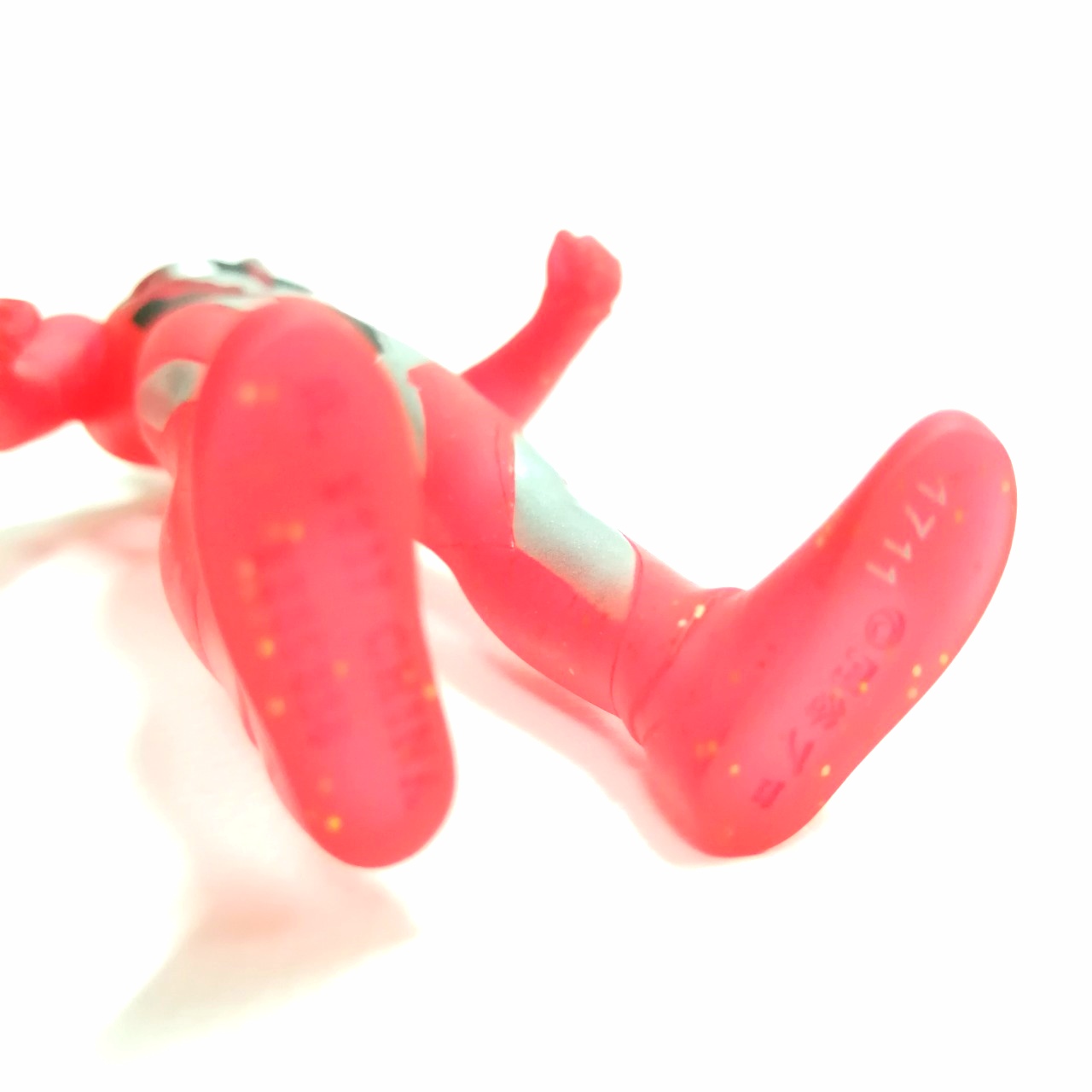 ซอฟ 5.5 นิ้ว ตัวพิเศษ อุลตร้าแมนจีส สีแดงใสใส่กากเพชรทำสีเฉพาะจุด สภาพดีมีรอยบ้าง