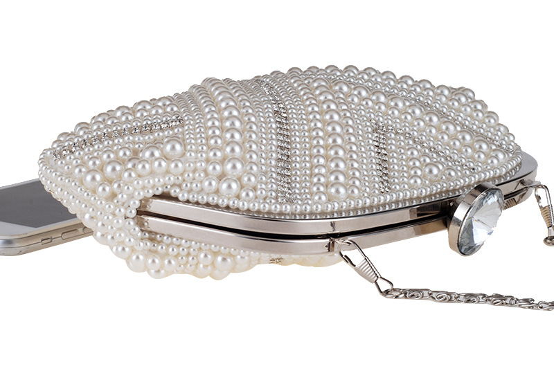 Pre-order กระเป๋าออกงาน Evening Clutch สีขาว แต่งมุกทั้งใบ จุกเปิด/ปิดเพชร สวยหรู พร้อมสายสะพาย