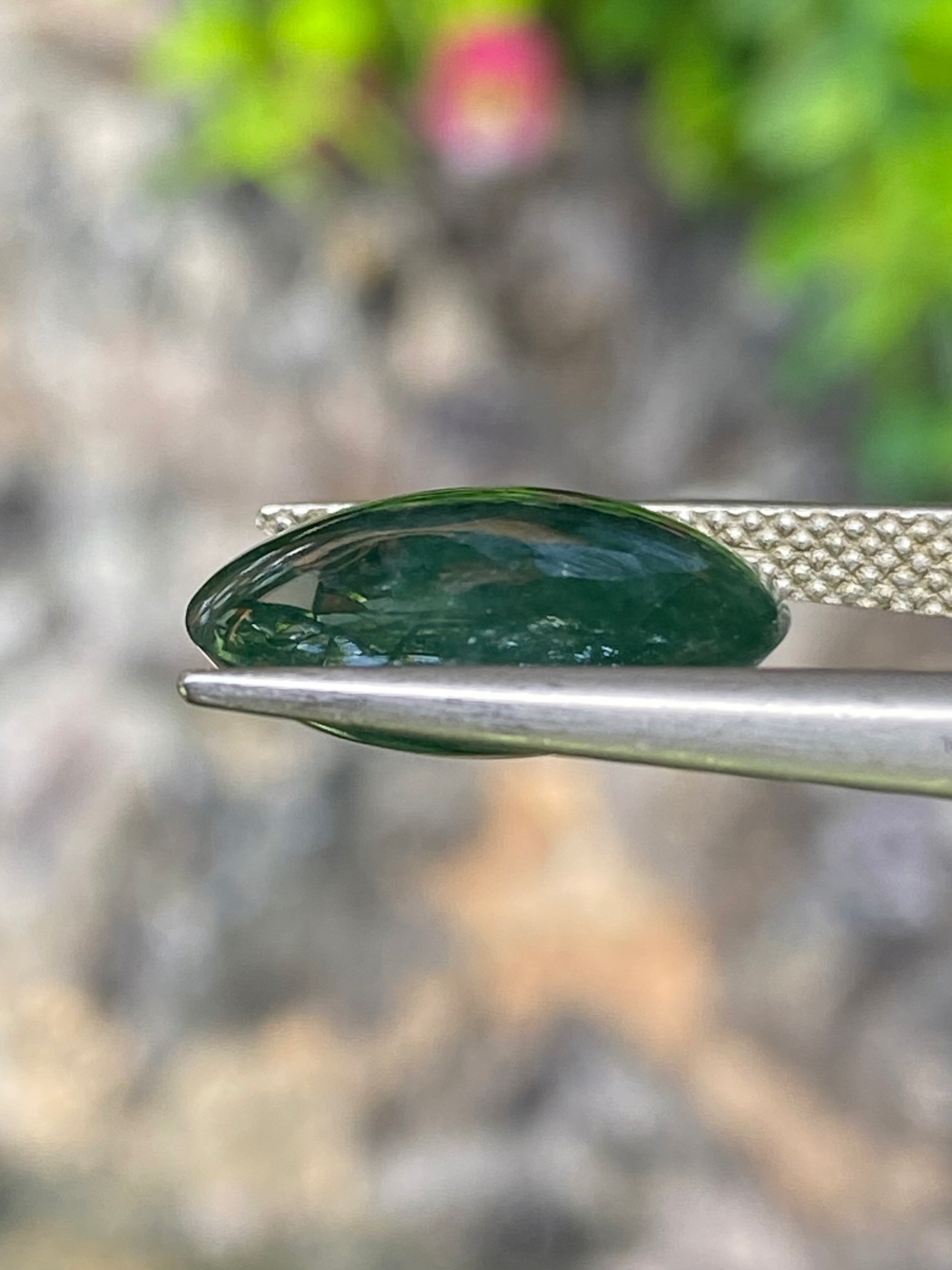 หยกพม่าเจียรนัย (Burmese jade ) 6.86 กะรัต หยกแท้ อัญมณีมงคลประจําวันเกิด เครื่องประดับหยก