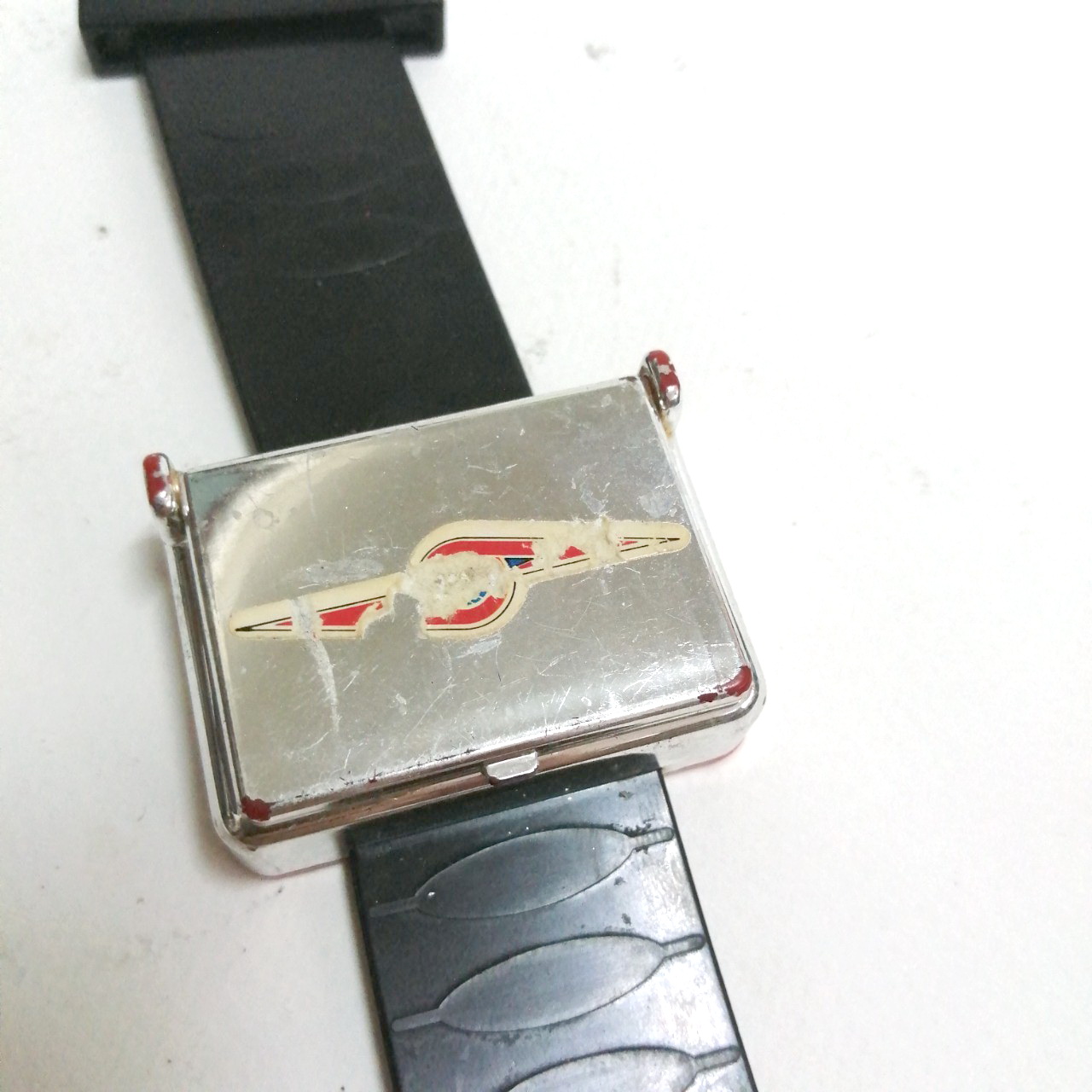 พร๊อพนาฬิกาข้อมือสื่อสาร หน่วยTDF(หน่วยพิทักษ์พิภพ)จากอุลตร้าเซเว่น นาฬิกาเปิดได้แต่ไม่มีกลไก/วงจรแสง/เสียง งานเก่าหายาก