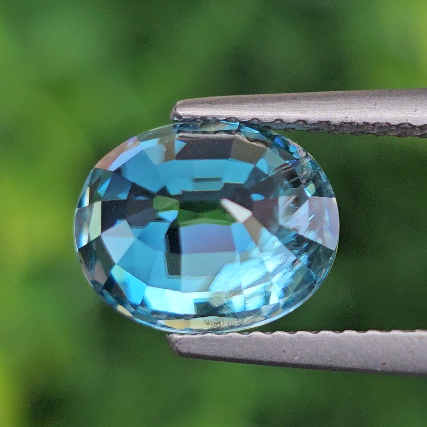 พลอย เพทาย (Zircon) 4.65 กะรัต (Cts.) พลอยแท้ อัญมณีมงคลประจําวันเกิด เครื่องประดับพลอย