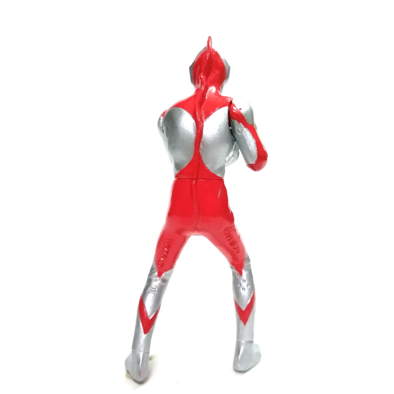 กาชาปอง 3นิ้ว ขนาดตามรูป อุลตร้าแมน ท่าปล่อยแสง สภาพดี มีรอยบ้าง ไม่หักไม่กาว