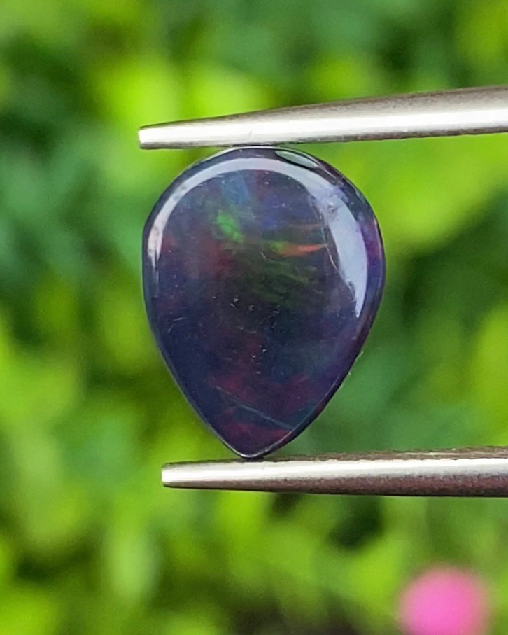 พลอย แบล็ก โอปอล Black Opal 2.17 กะรัต (Cts.) พลอยแท้ อัญมณีมงคลประจําวันเกิด เครื่องประดับพลอย