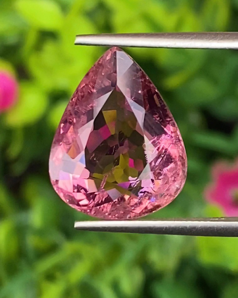 พลอย ทัวร์มาลีน Tourmaline 7.79 กะรัต (Cts.) พลอยแท้ อัญมณีมงคลประจําวันเกิด เครื่องประดับพลอย